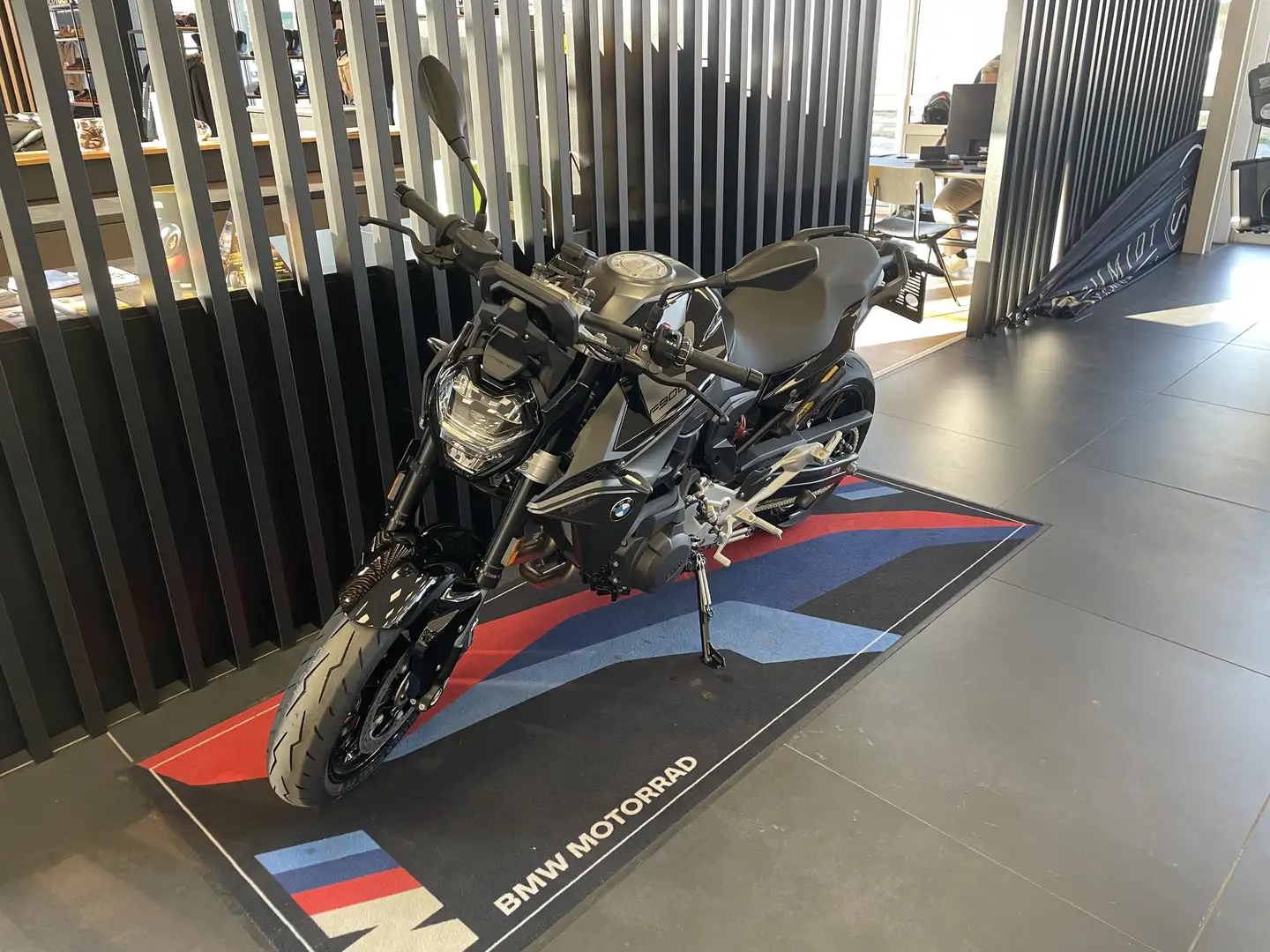 BMW F 900 R Negro - 1