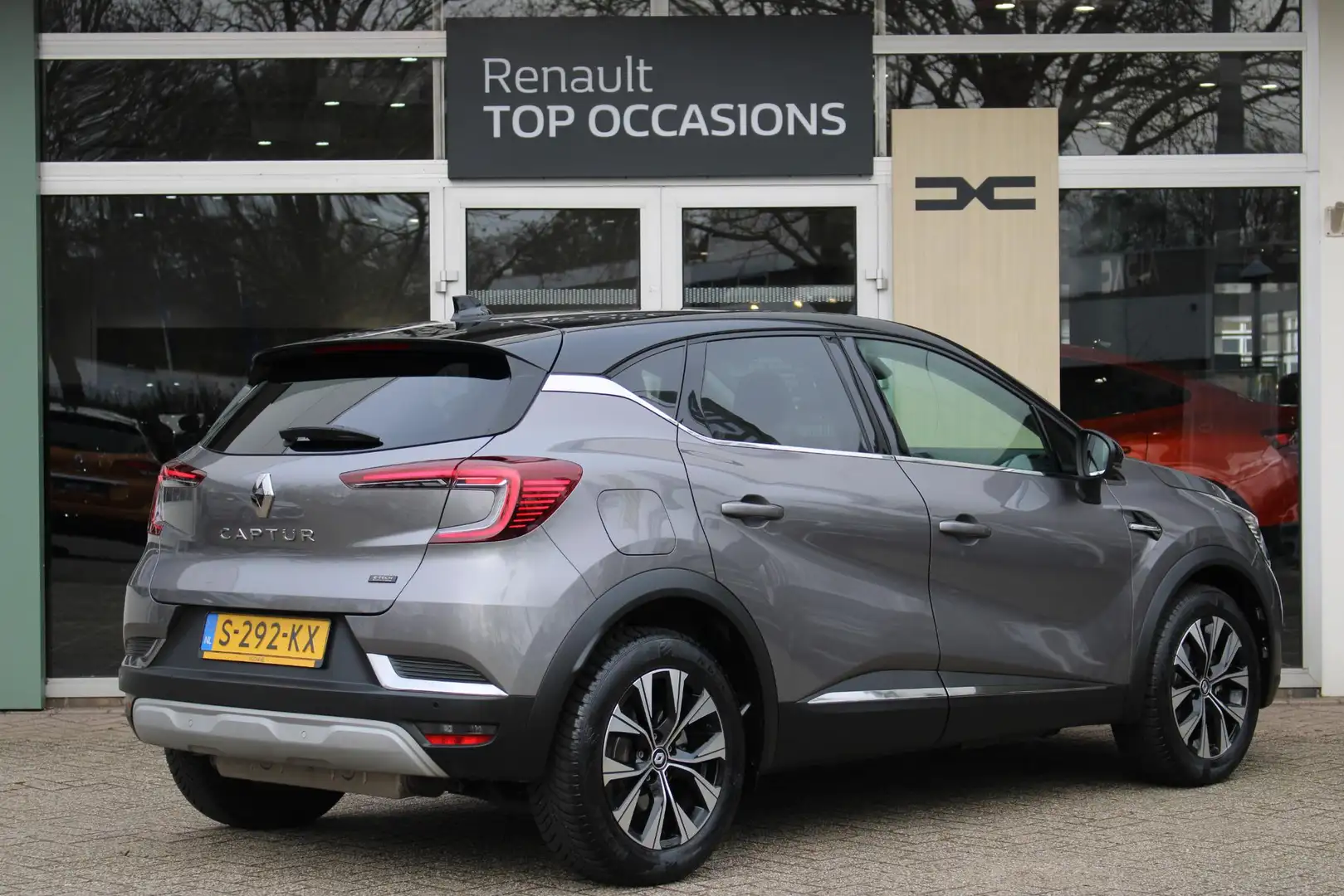 Renault Captur 1.6 E-Tech plug-in hybrid 160 techno Automaat | Ac Gris - 2