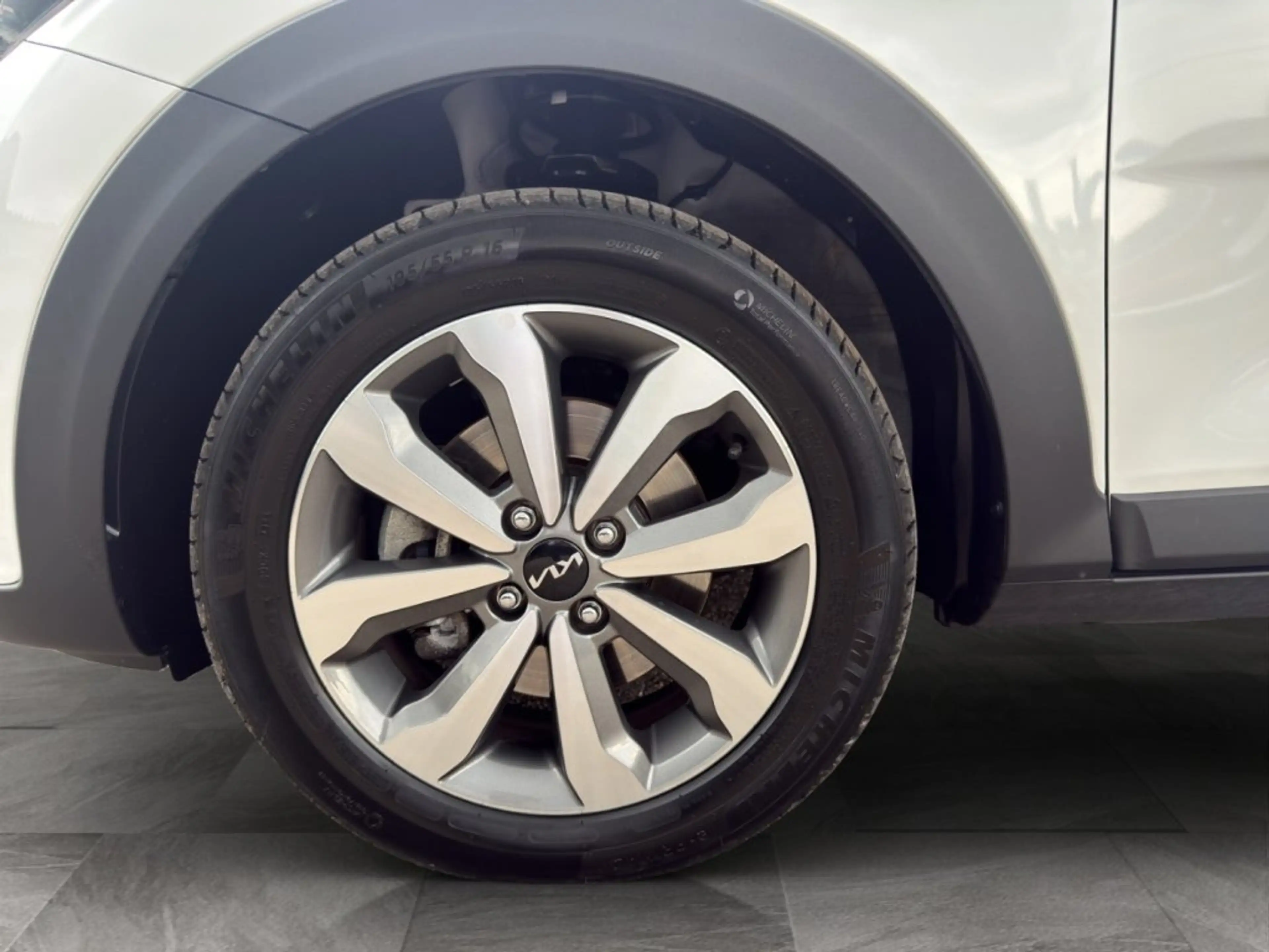 Kia Stonic GOLD UVO 1.0 TGDI DCT7 100 — photo 6