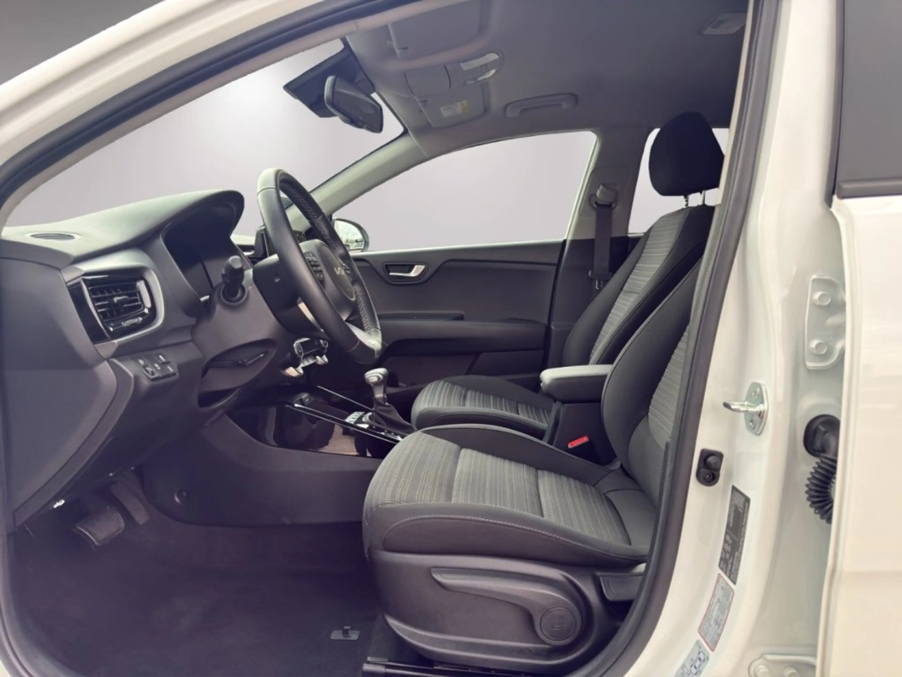 Kia Stonic GOLD UVO 1.0 TGDI DCT7 100 — photo 7