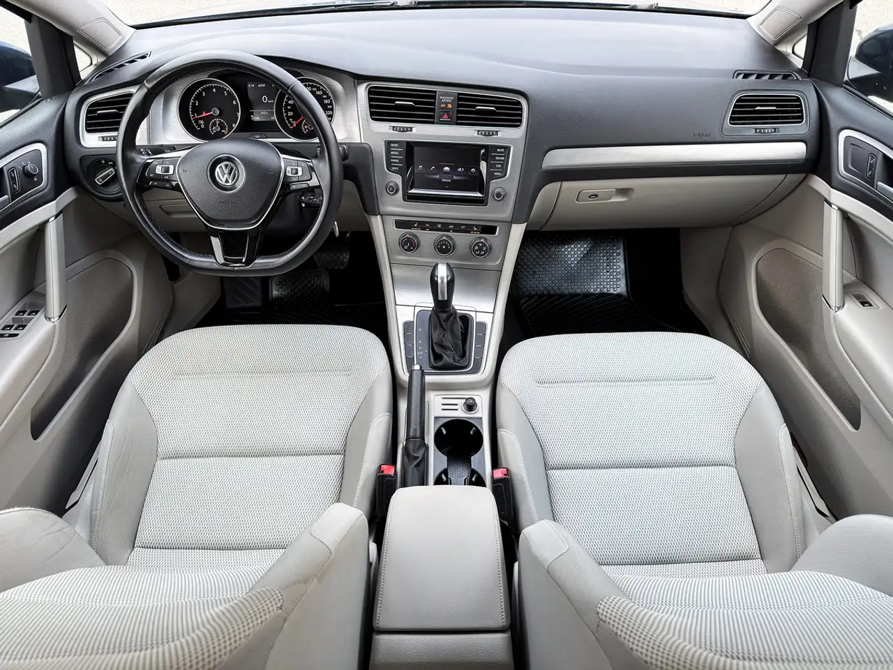 Volkswagen Golf снимка Volkswagen Golf