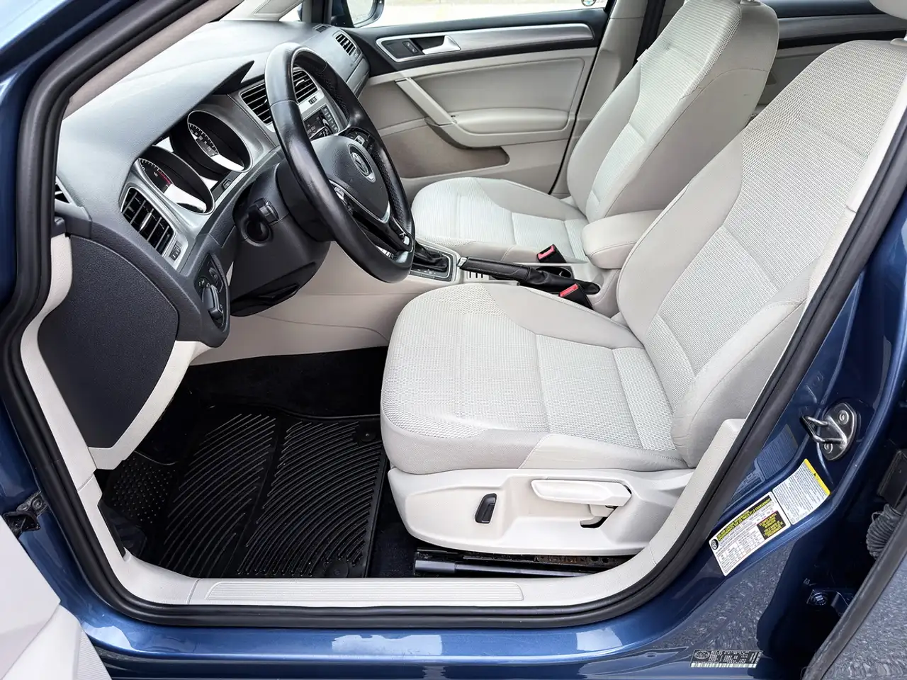 Volkswagen Golf снимка Volkswagen Golf