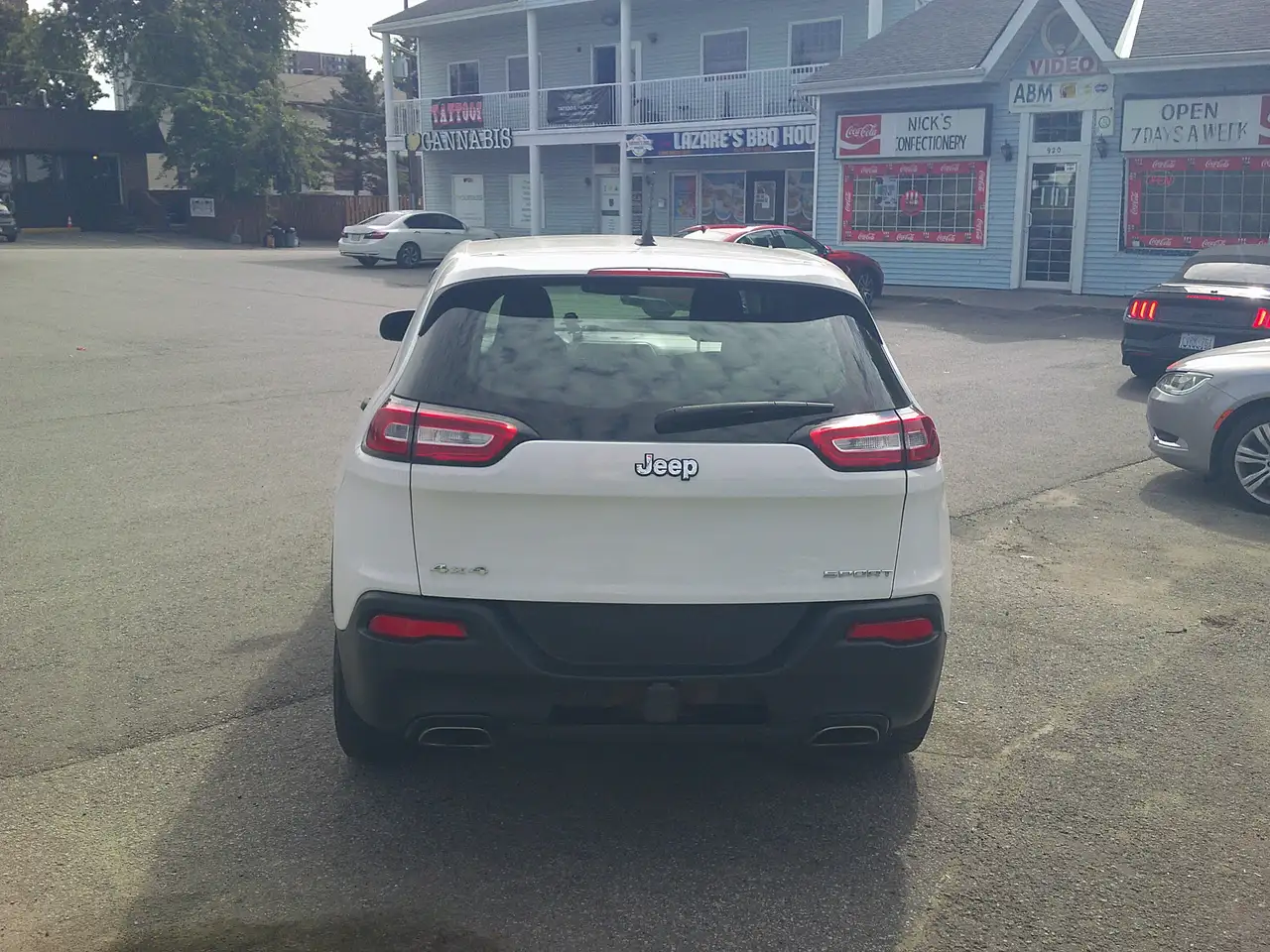 Jeep Cherokee снимка Jeep Cherokee