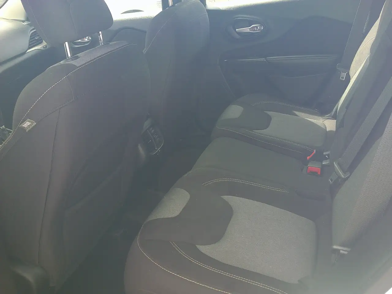 Jeep Cherokee снимка Jeep Cherokee