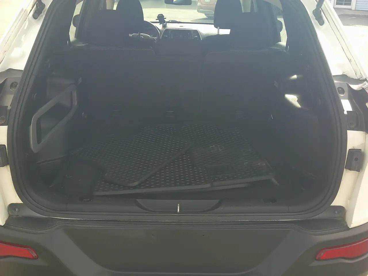 Jeep Cherokee снимка Jeep Cherokee