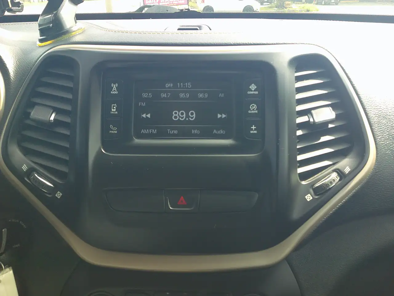 Jeep Cherokee снимка Jeep Cherokee