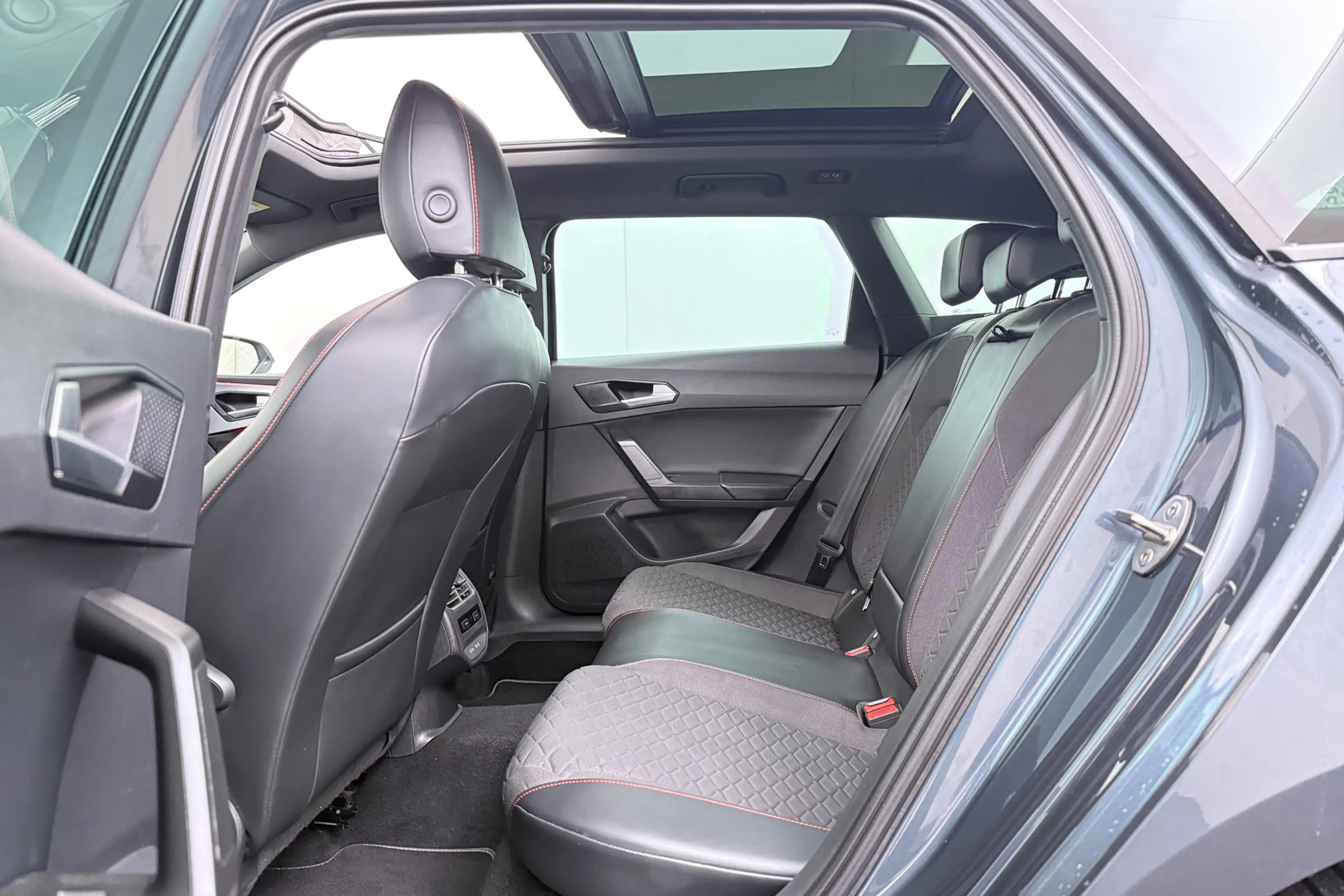 SEAT Leon Sportstourer 1.4 204 PK TSI PHEV FR Pano-dak 18'LM — photo 12