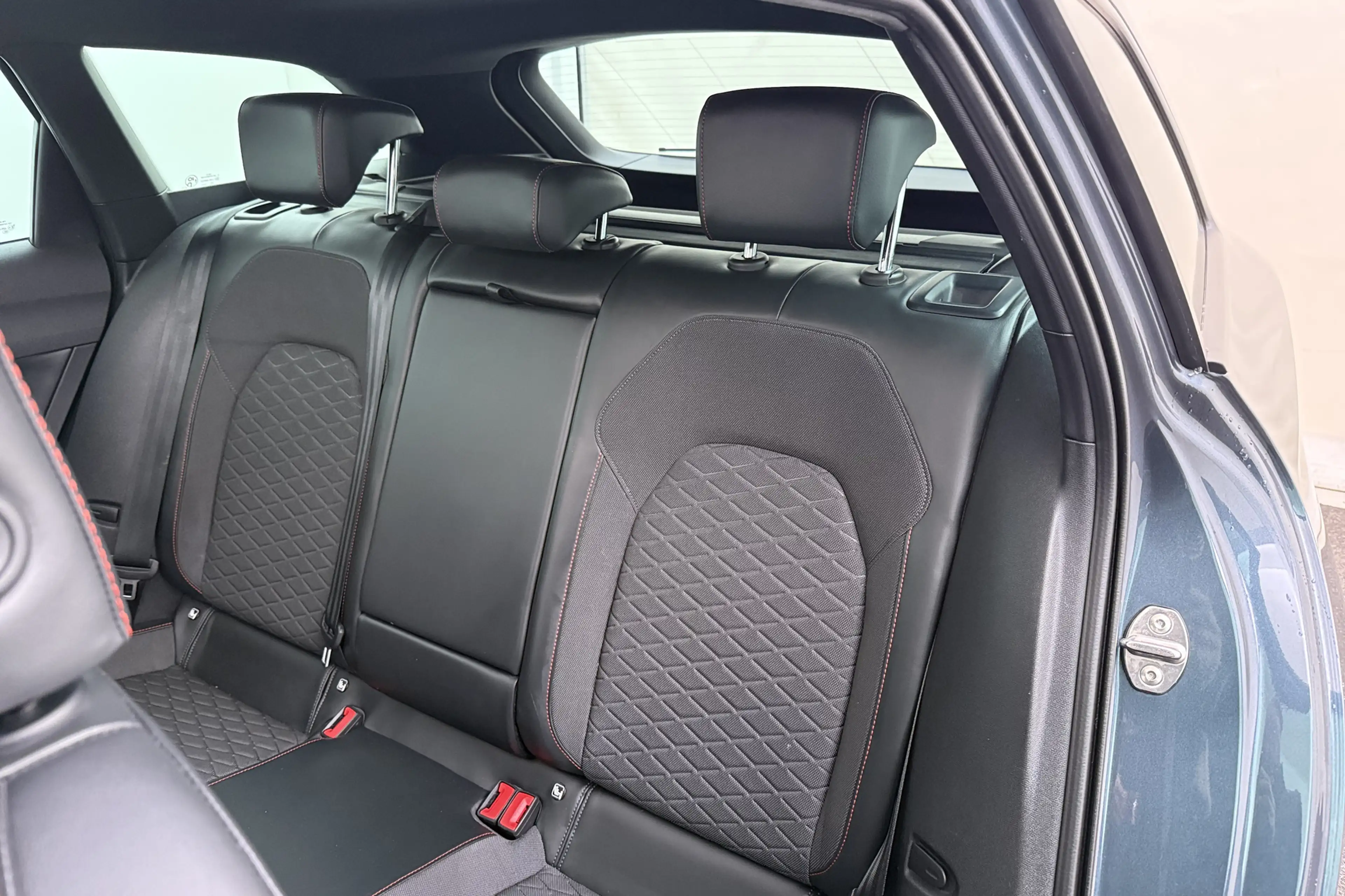 SEAT Leon Sportstourer 1.4 204 PK TSI PHEV FR Pano-dak 18'LM — photo 11