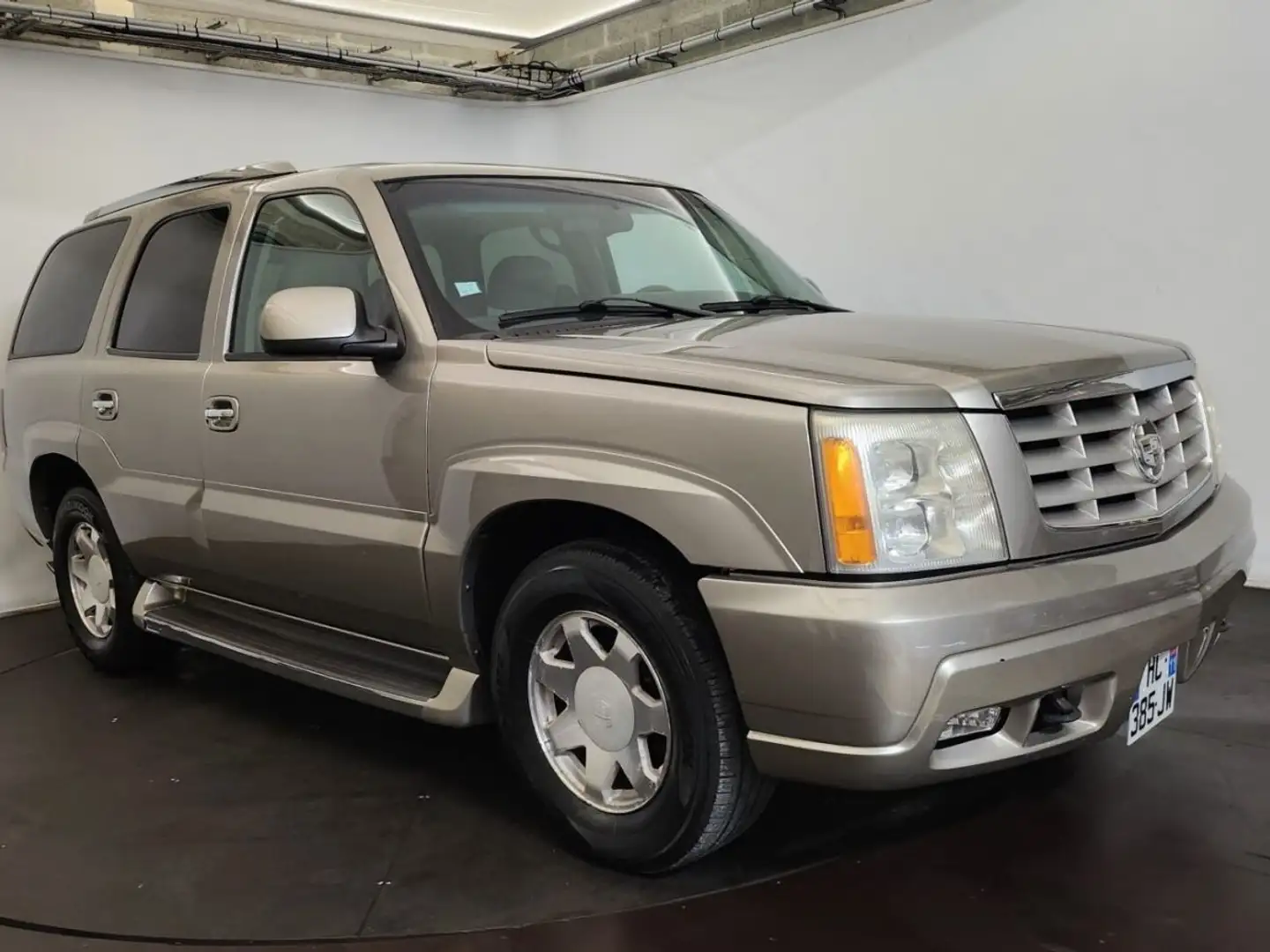 Cadillac Escalade - 1