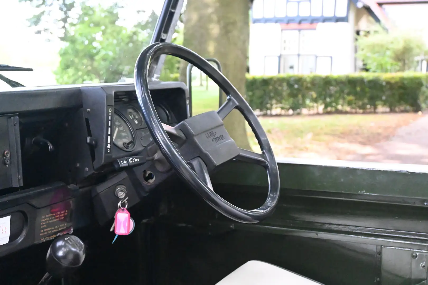 Land Rover Defender 90 Soft Top "The Queen" Vert - 2