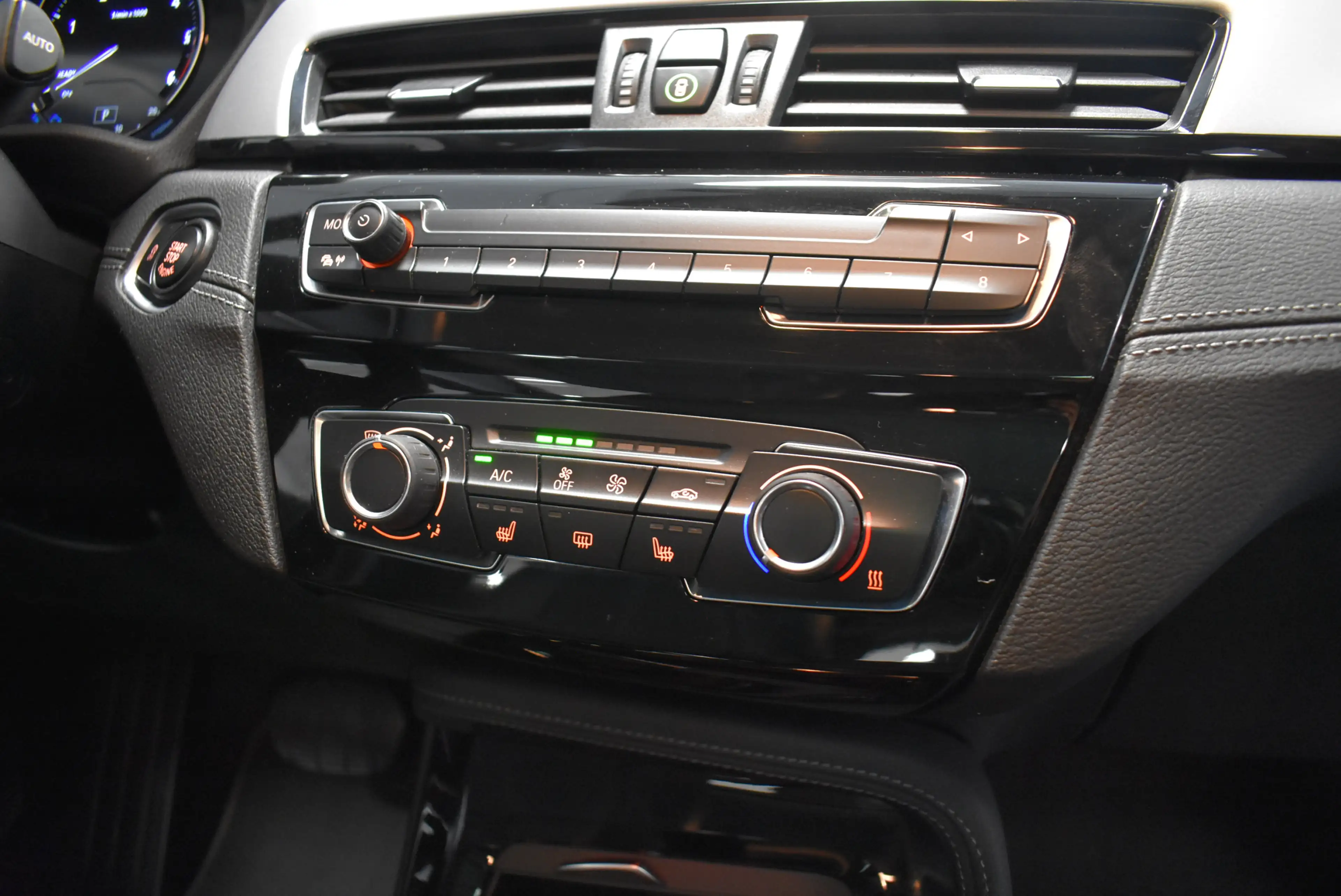 BMW X2 sDrive 18d Aut Navi LED Panora Kamer Leder — photo 9