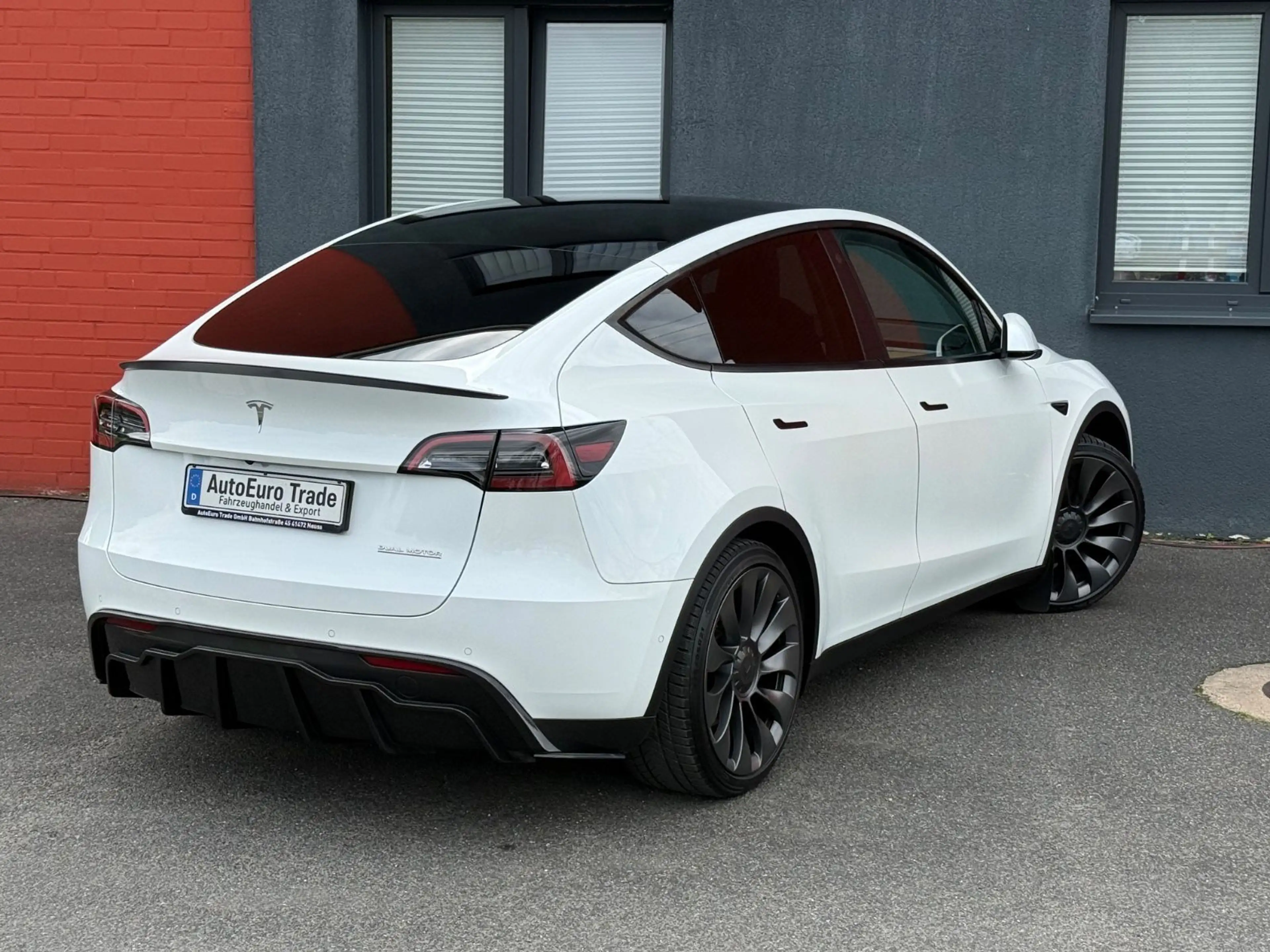 Tesla Model Y Performance Dual AWD — photo 9