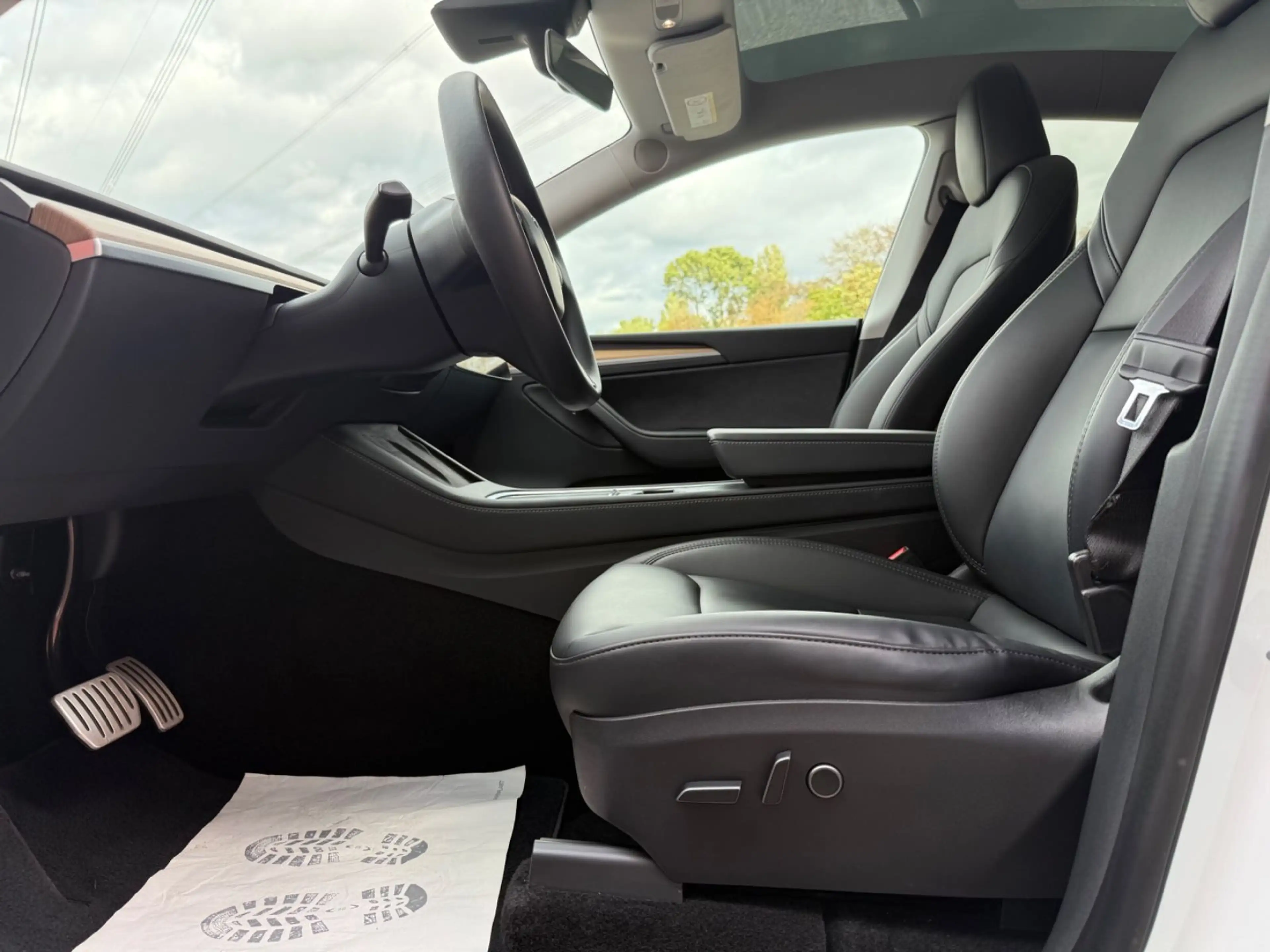 Tesla Model Y Performance Dual AWD — photo 14
