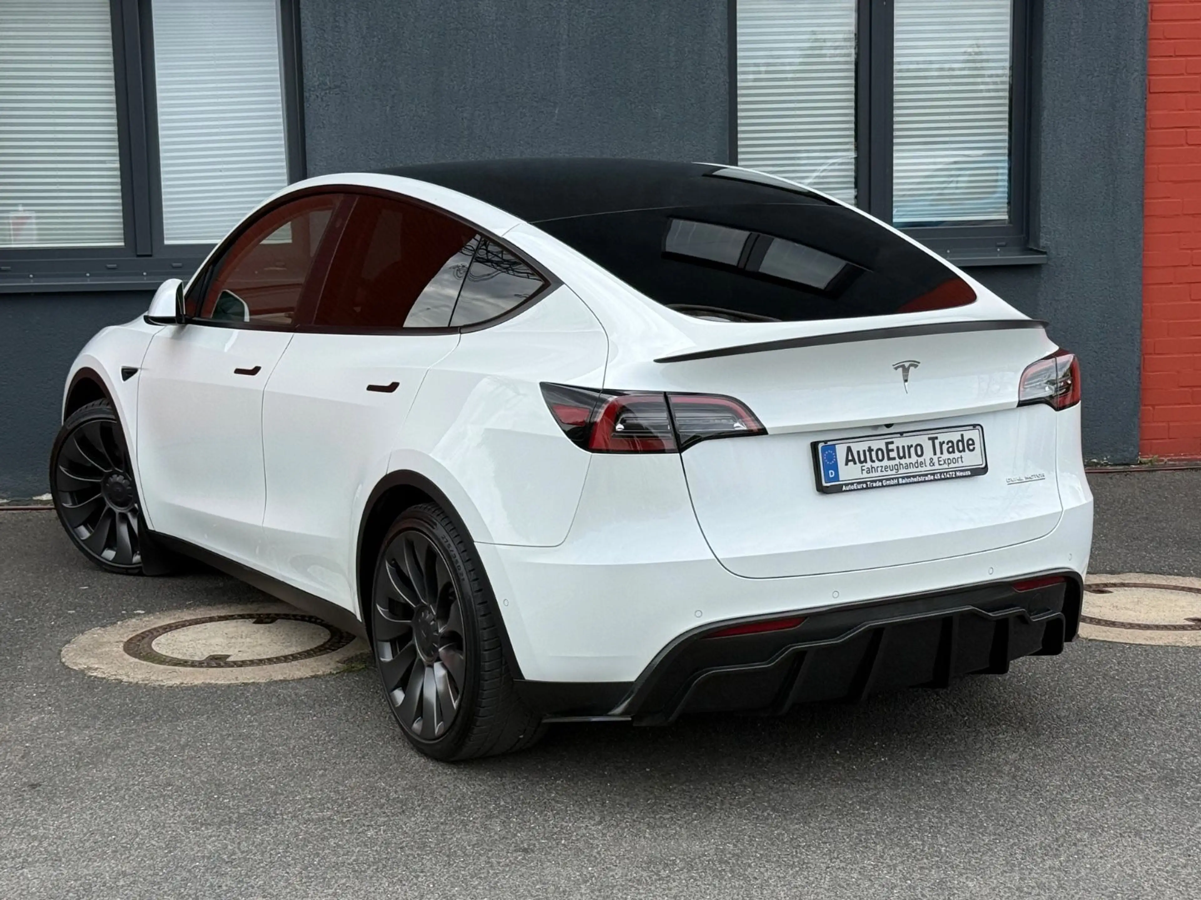 Tesla Model Y Performance Dual AWD — photo 11