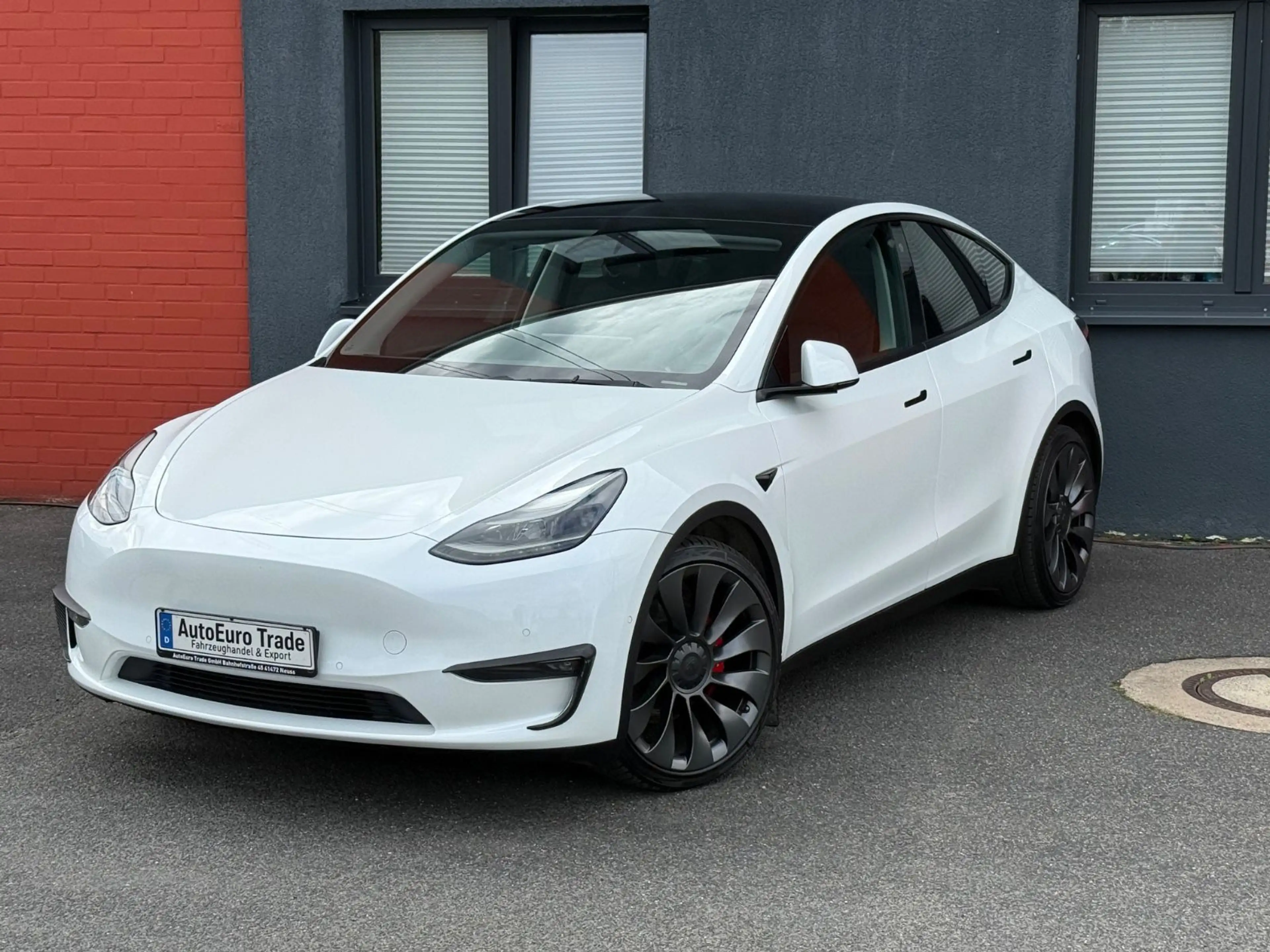 Tesla Model Y Performance Dual AWD — photo 3