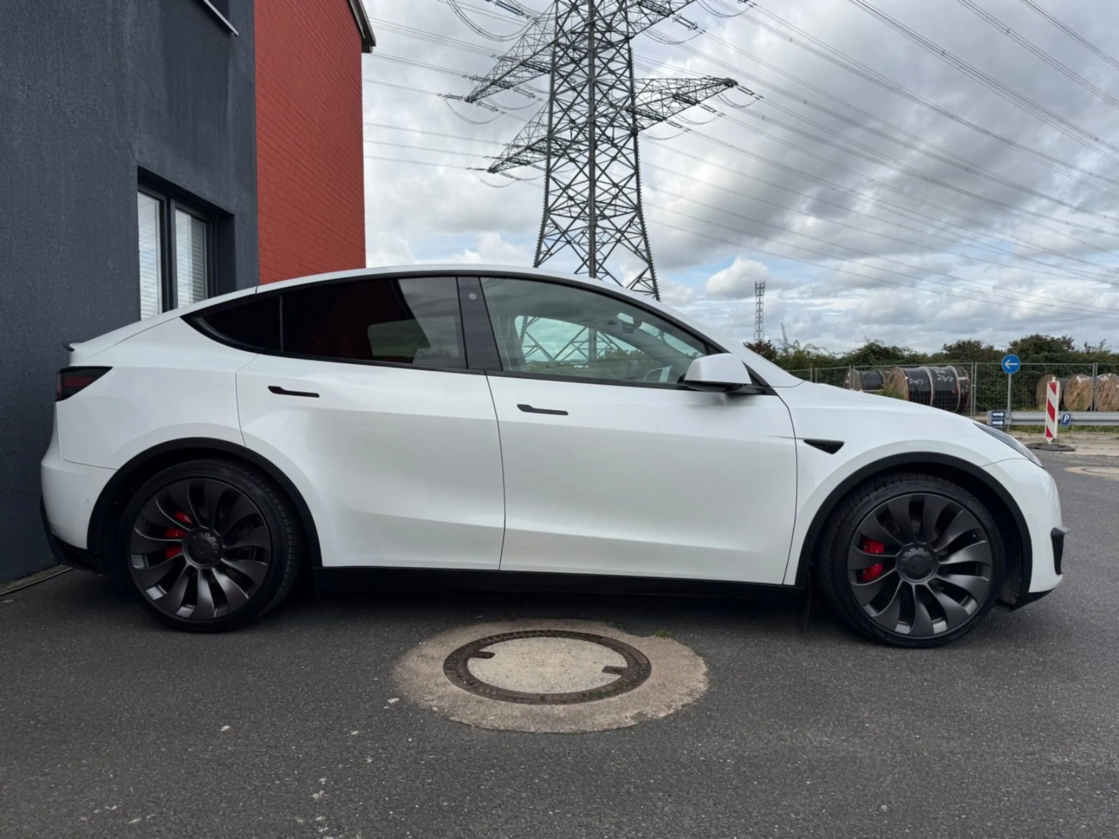 Tesla Model Y Performance Dual AWD — photo 7