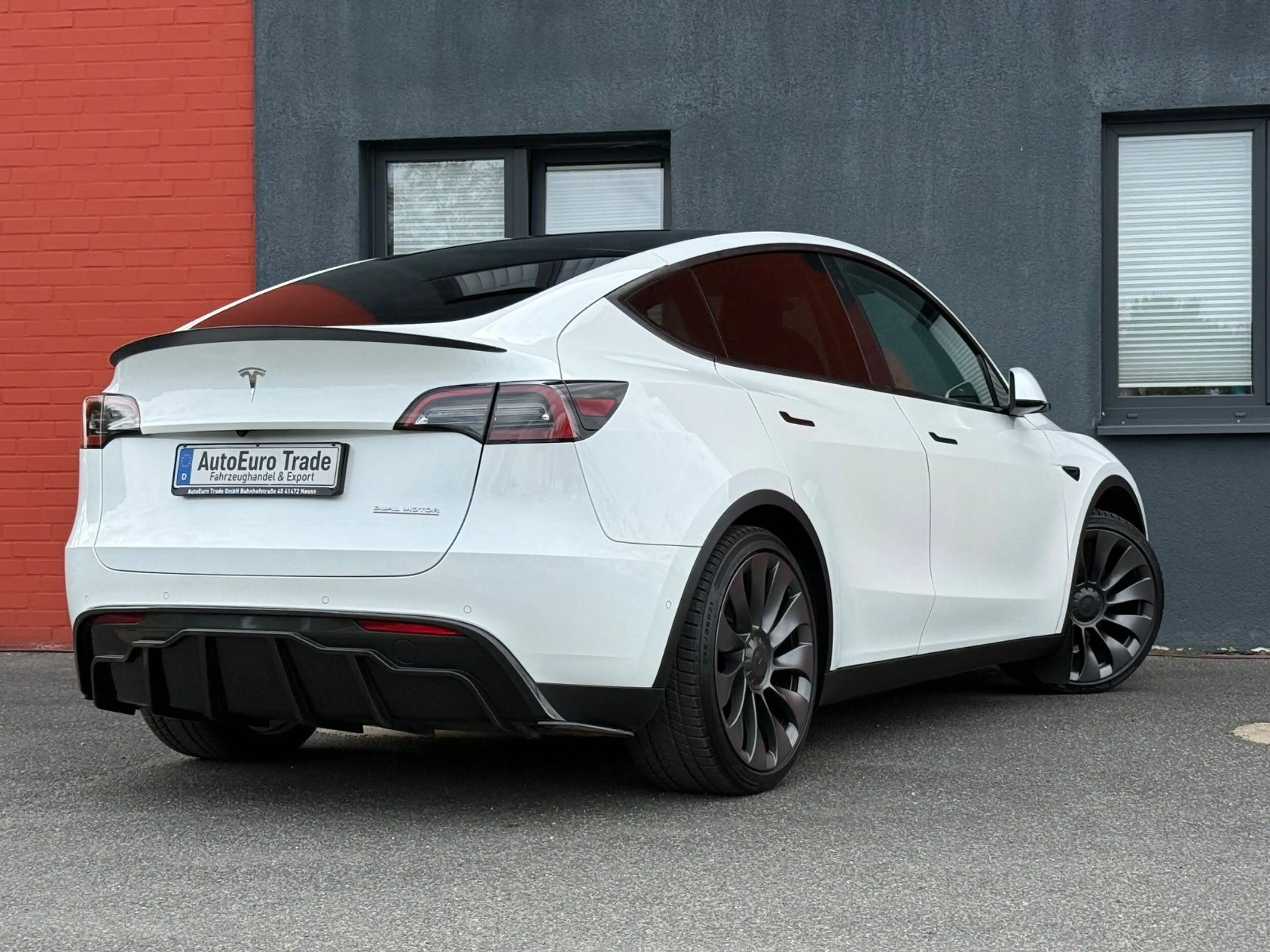 Tesla Model Y Performance Dual AWD — photo 10