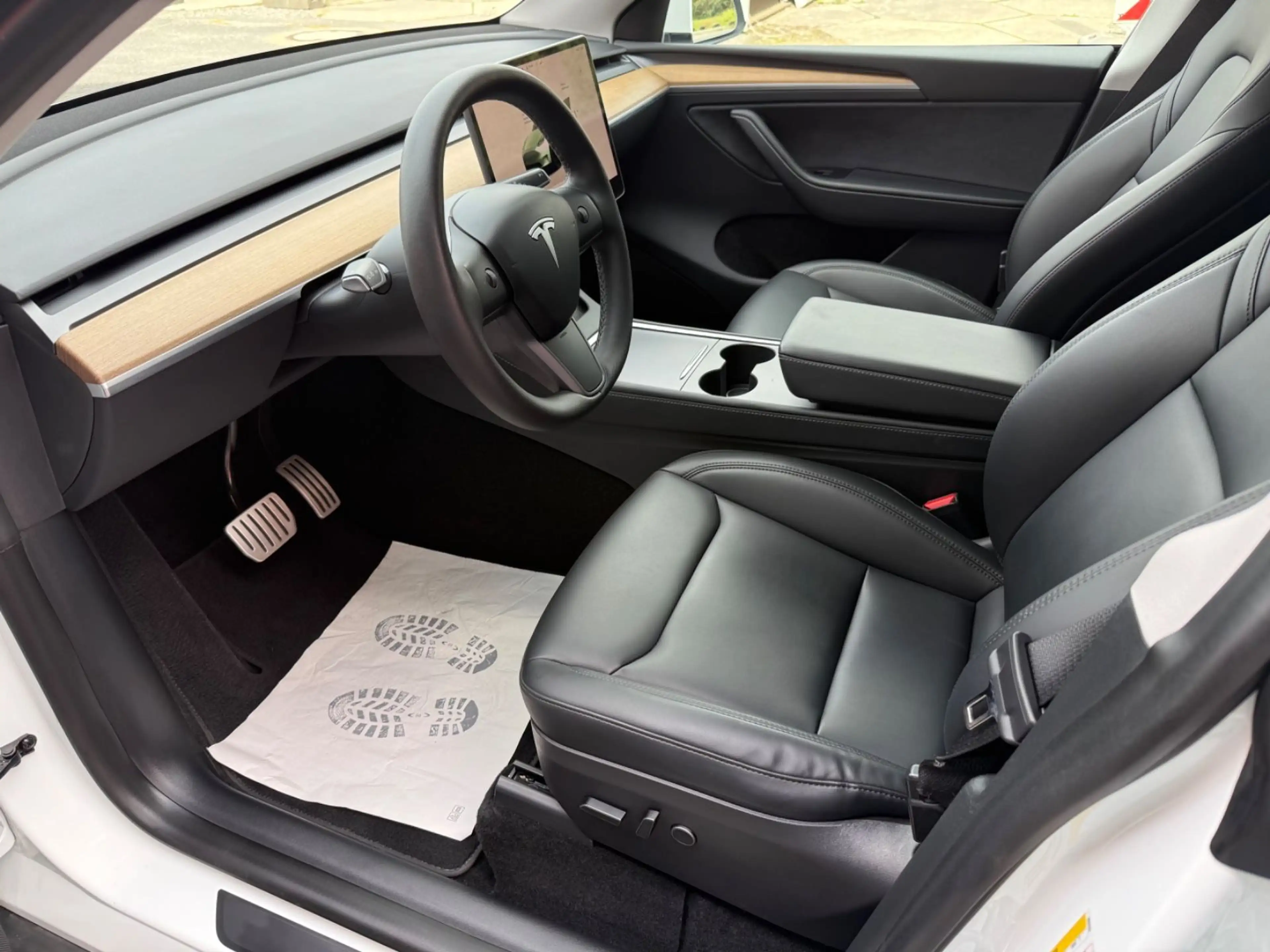 Tesla Model Y Performance Dual AWD — photo 13