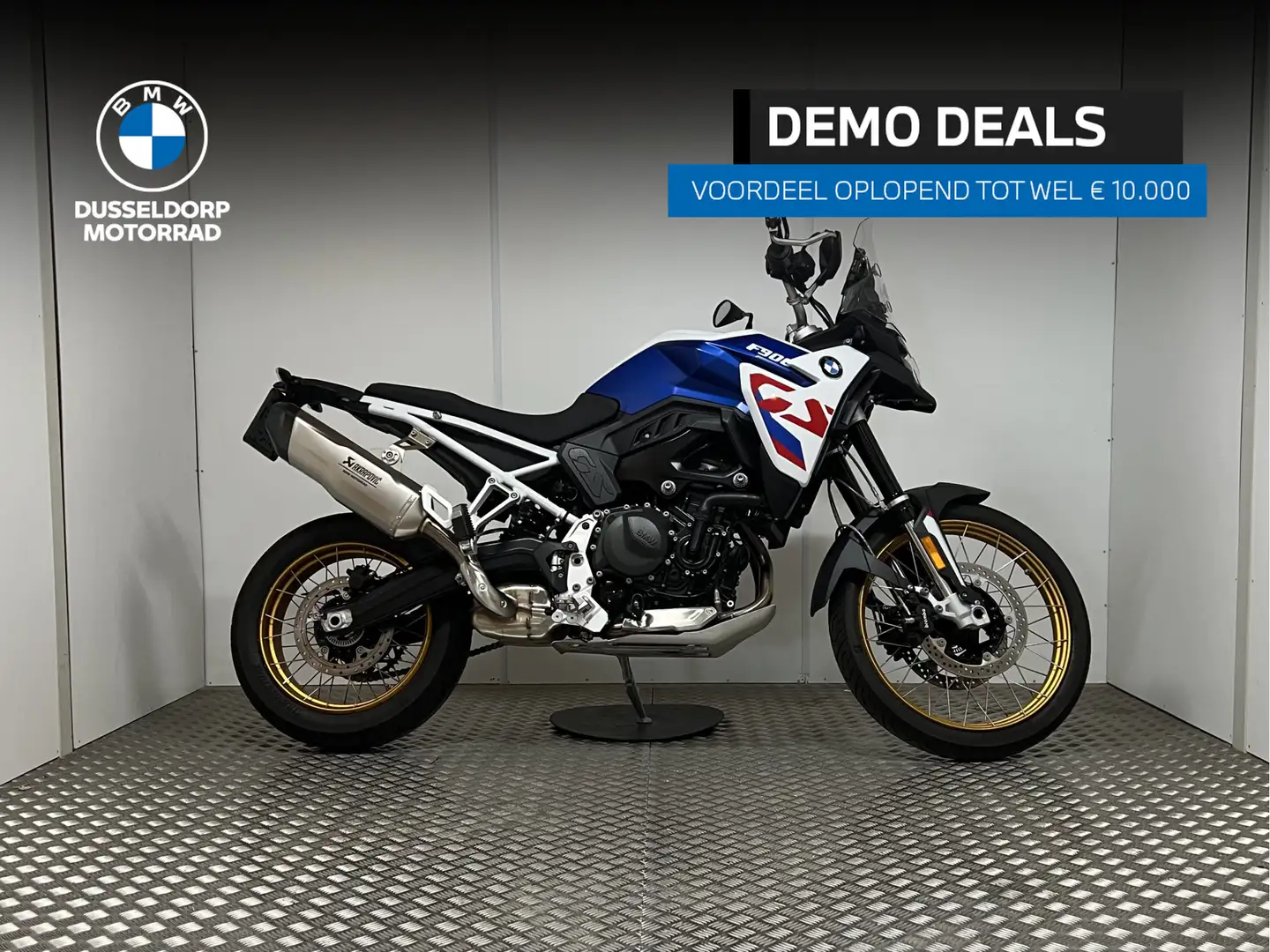 BMW F 900 GS Light white/Racing blue/Racing red GS TROPHY - Akr Bleu - 1
