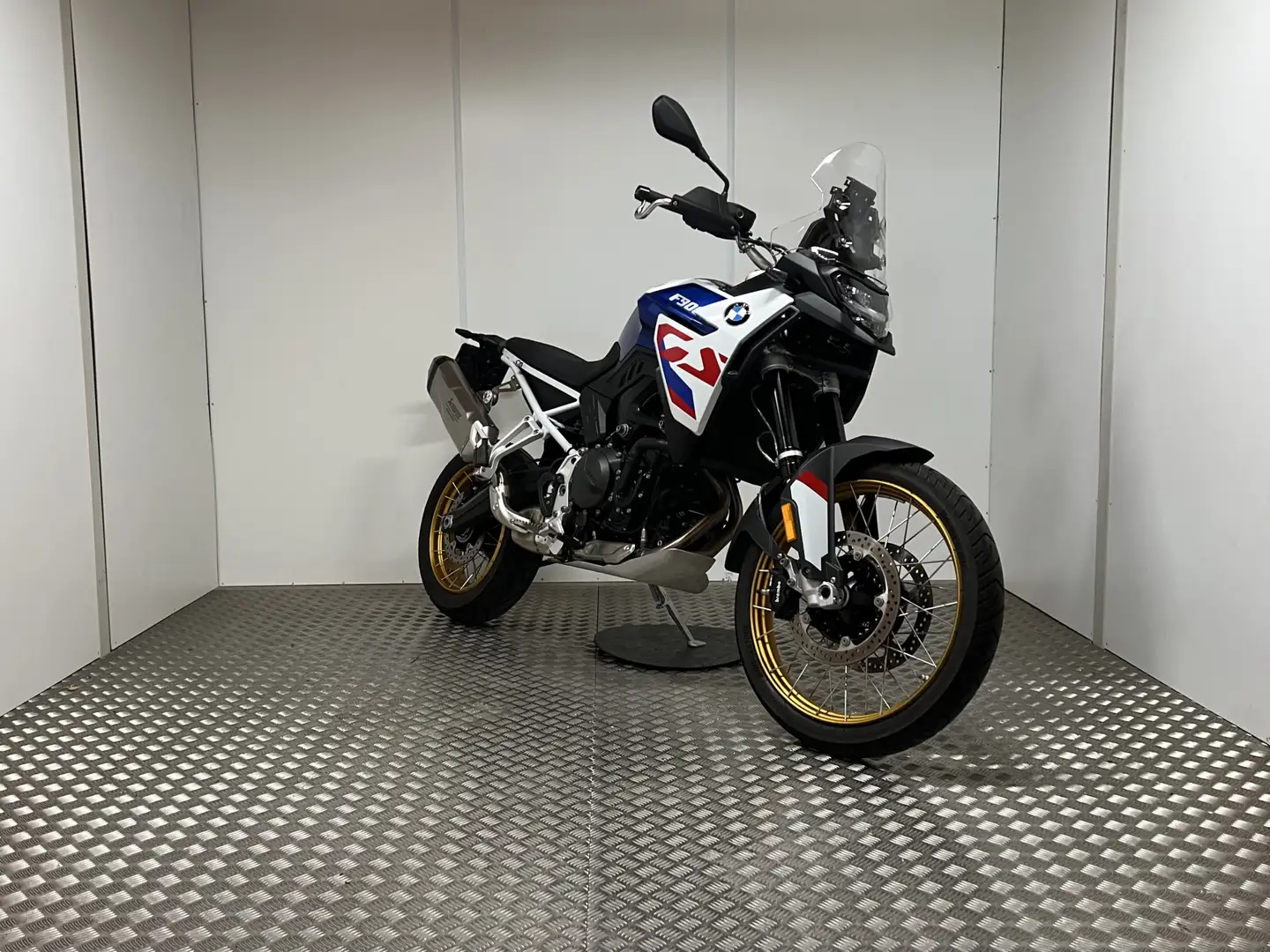 BMW F 900 GS Light white/Racing blue/Racing red GS TROPHY - Akr Bleu - 2