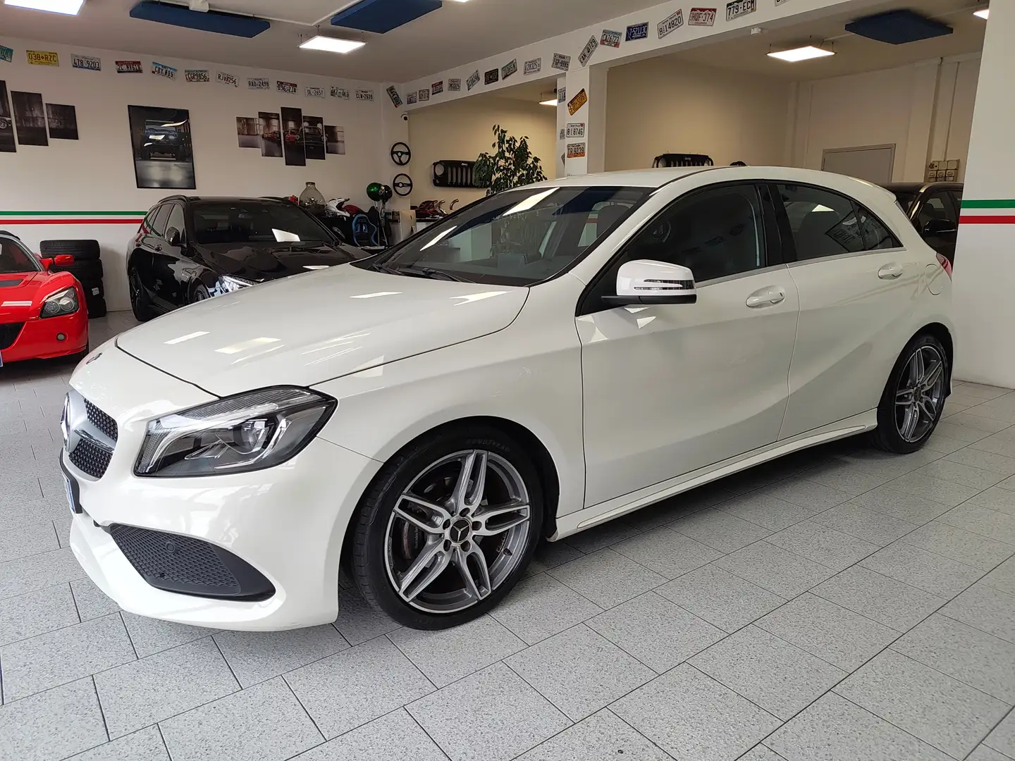 Mercedes-Benz A 180 PREMIUM AMG *NEOPATENTATI* Blanc - 1