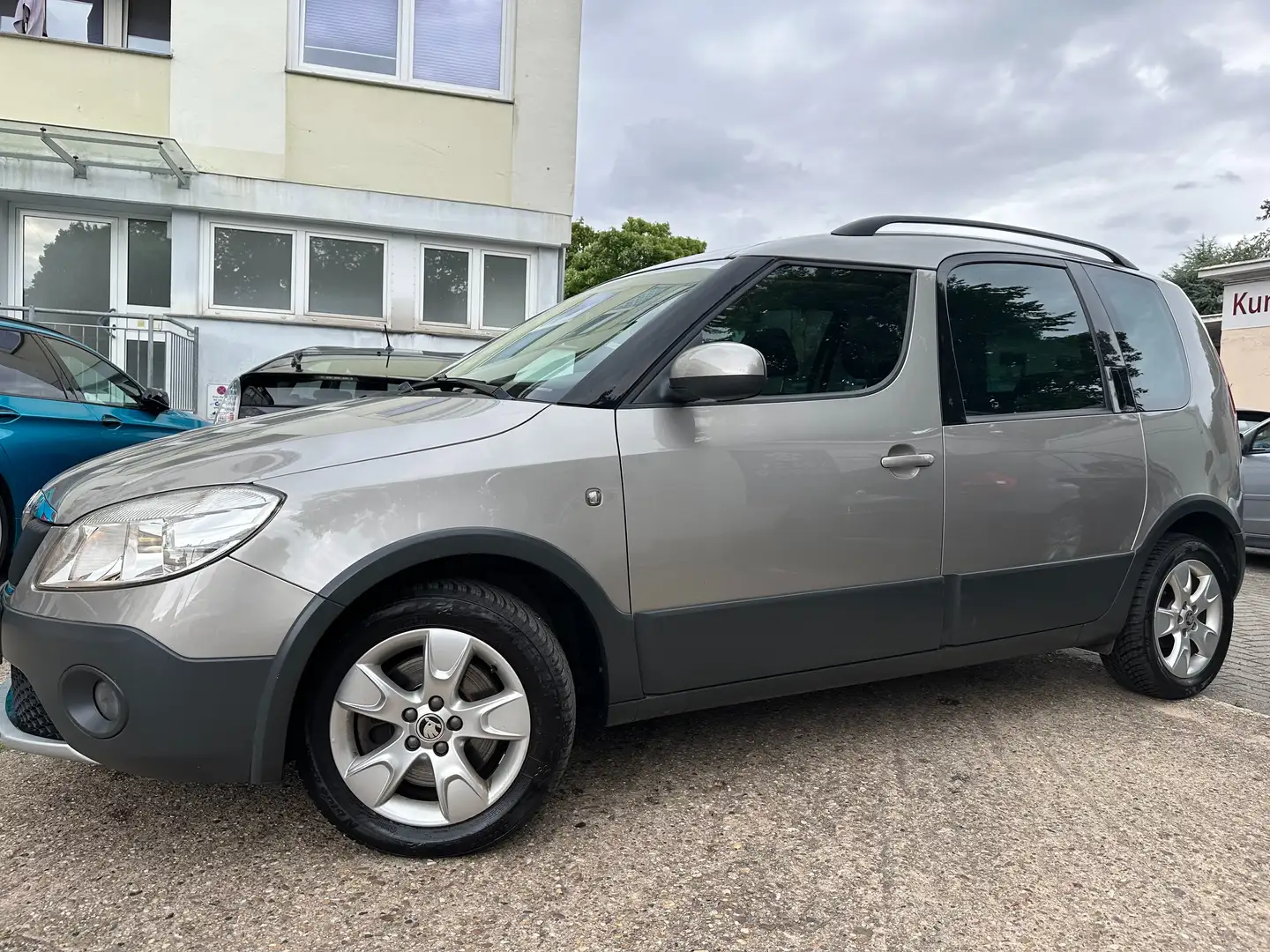Skoda Roomster 1.6 TDI 1.Hand / Panorama / Tempomat Marrón - 2