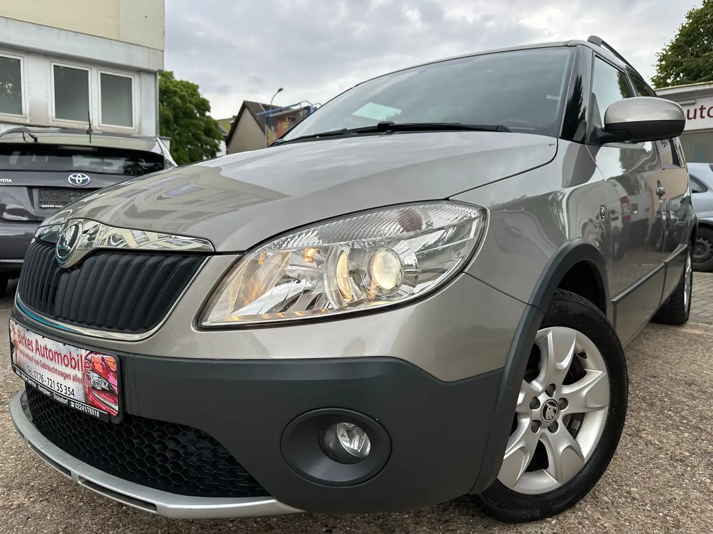 Skoda Roomster 1.6 TDI 1.Hand / Panorama / Tempomat Marrón - 1