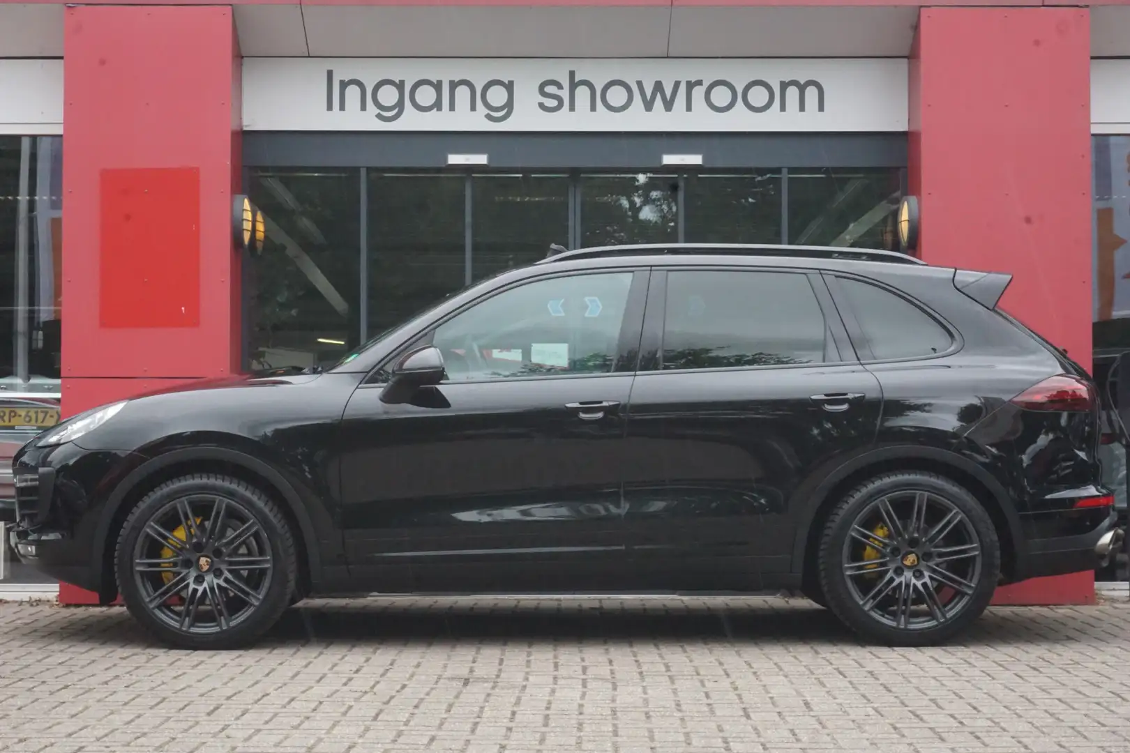 Porsche Cayenne 3.0 D | Sport Chrono | Luchtvering | Panoramadak | Zwart - 2