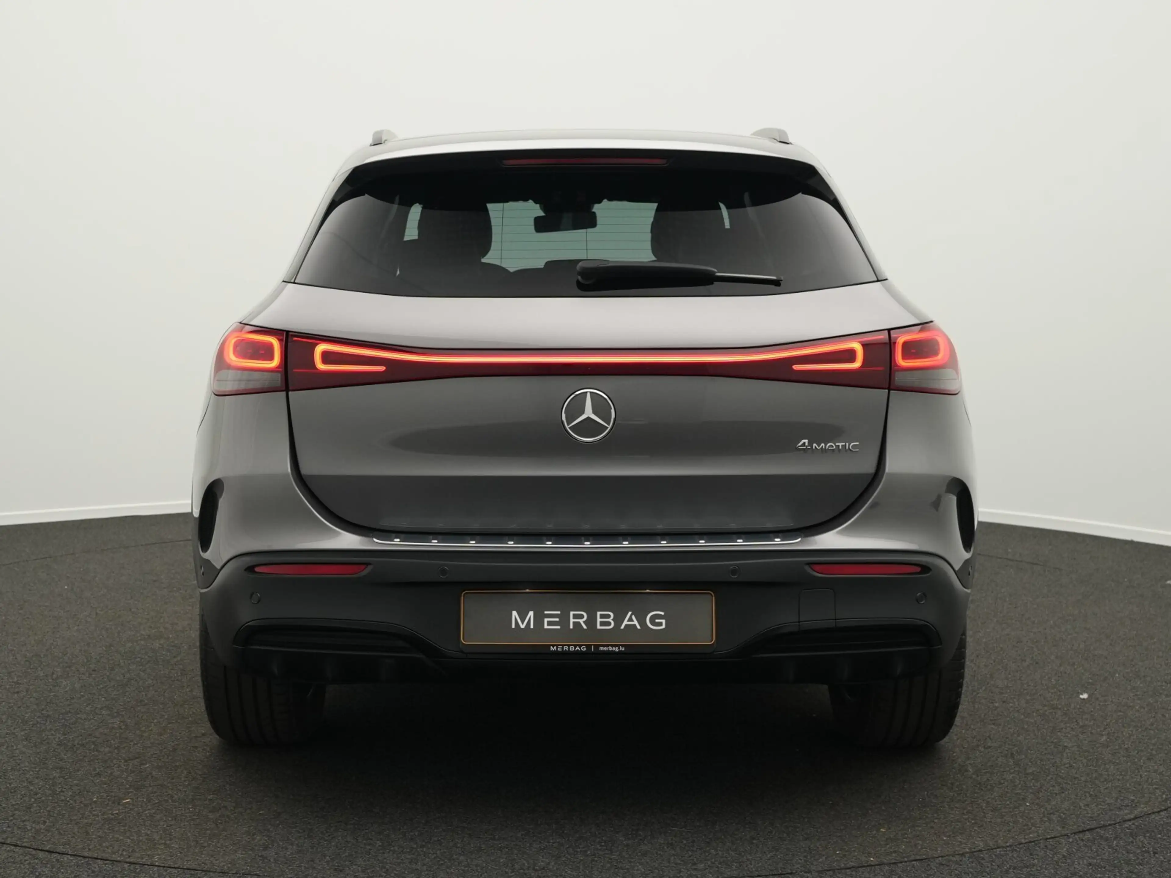 Mercedes-Benz EQA 300 EQA 300 4M AMG-Line LED+Kamera+Night+18" AMG Line — photo 4