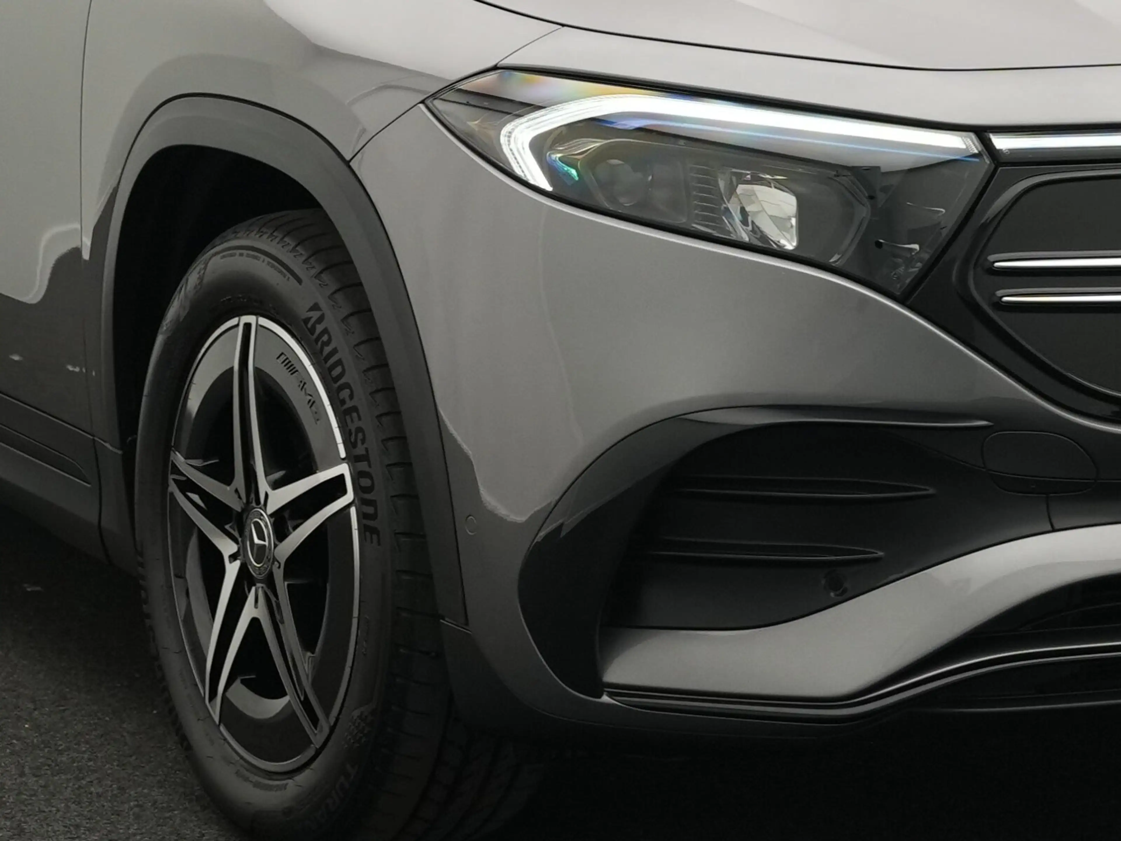 Mercedes-Benz EQA 300 EQA 300 4M AMG-Line LED+Kamera+Night+18" AMG Line — photo 7