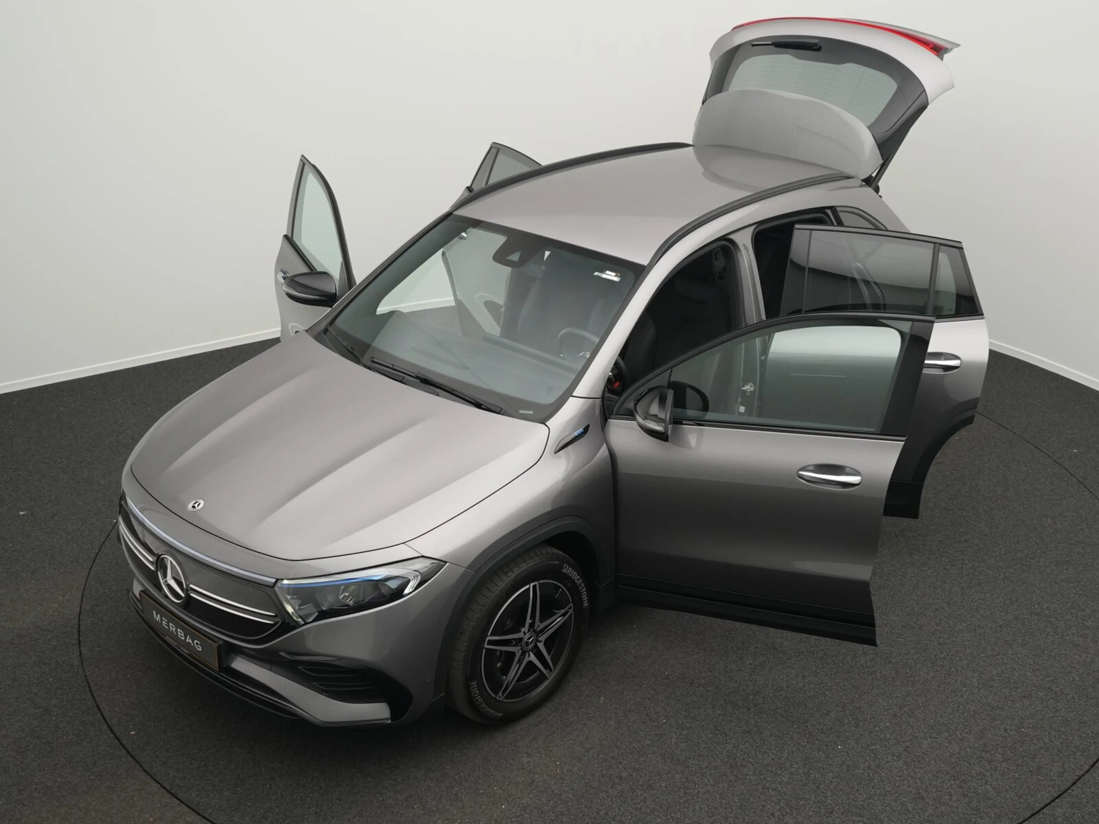Mercedes-Benz EQA 300 EQA 300 4M AMG-Line LED+Kamera+Night+18" AMG Line — photo 12