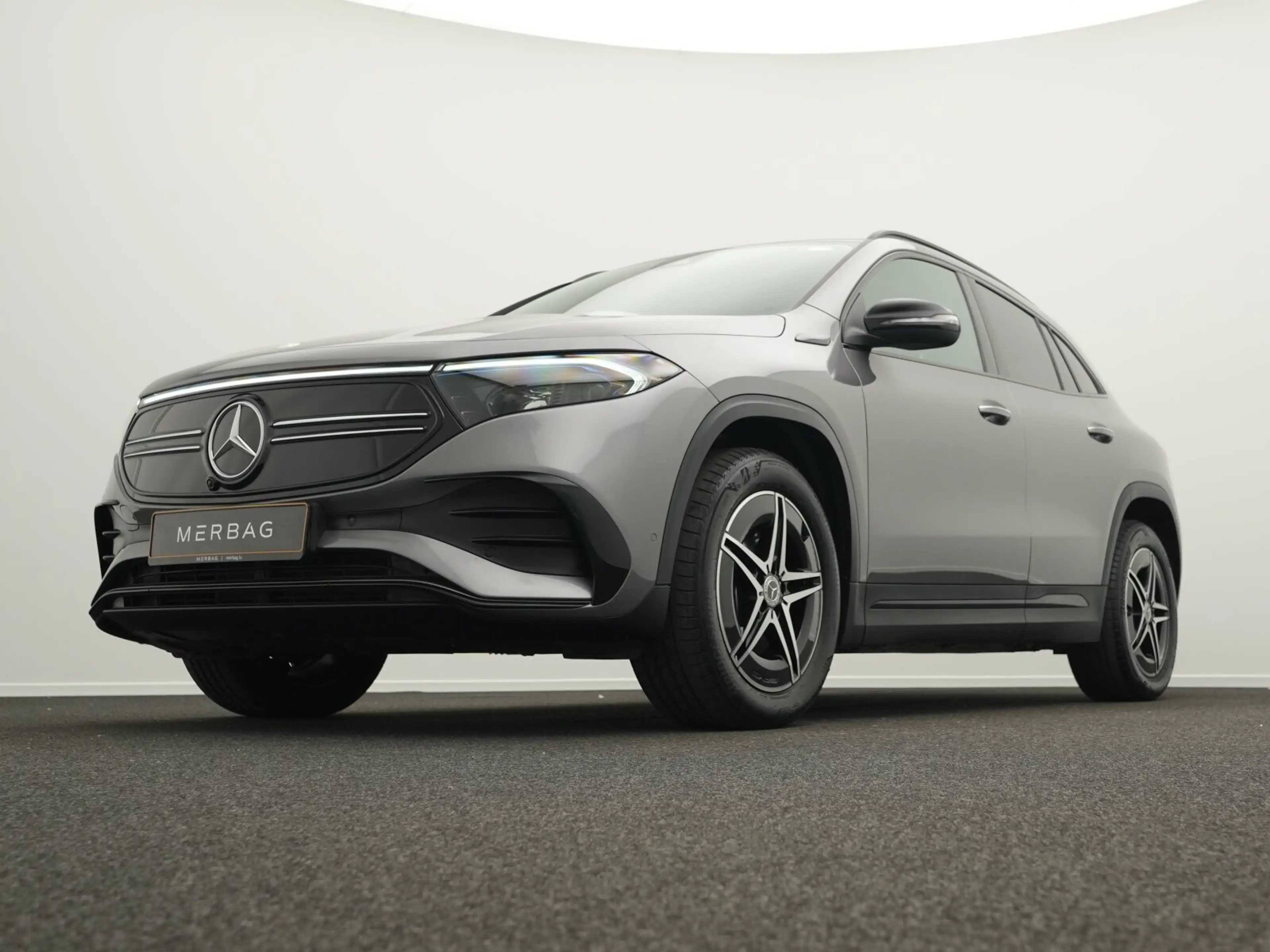 Mercedes-Benz EQA 300 EQA 300 4M AMG-Line LED+Kamera+Night+18" AMG Line — photo 8