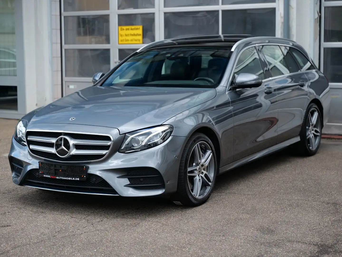 Mercedes-Benz E 400 E400d 4M AMG LINE+AIRMATIC+PANO+CARBON+NAPPA+360 Grijs - 2
