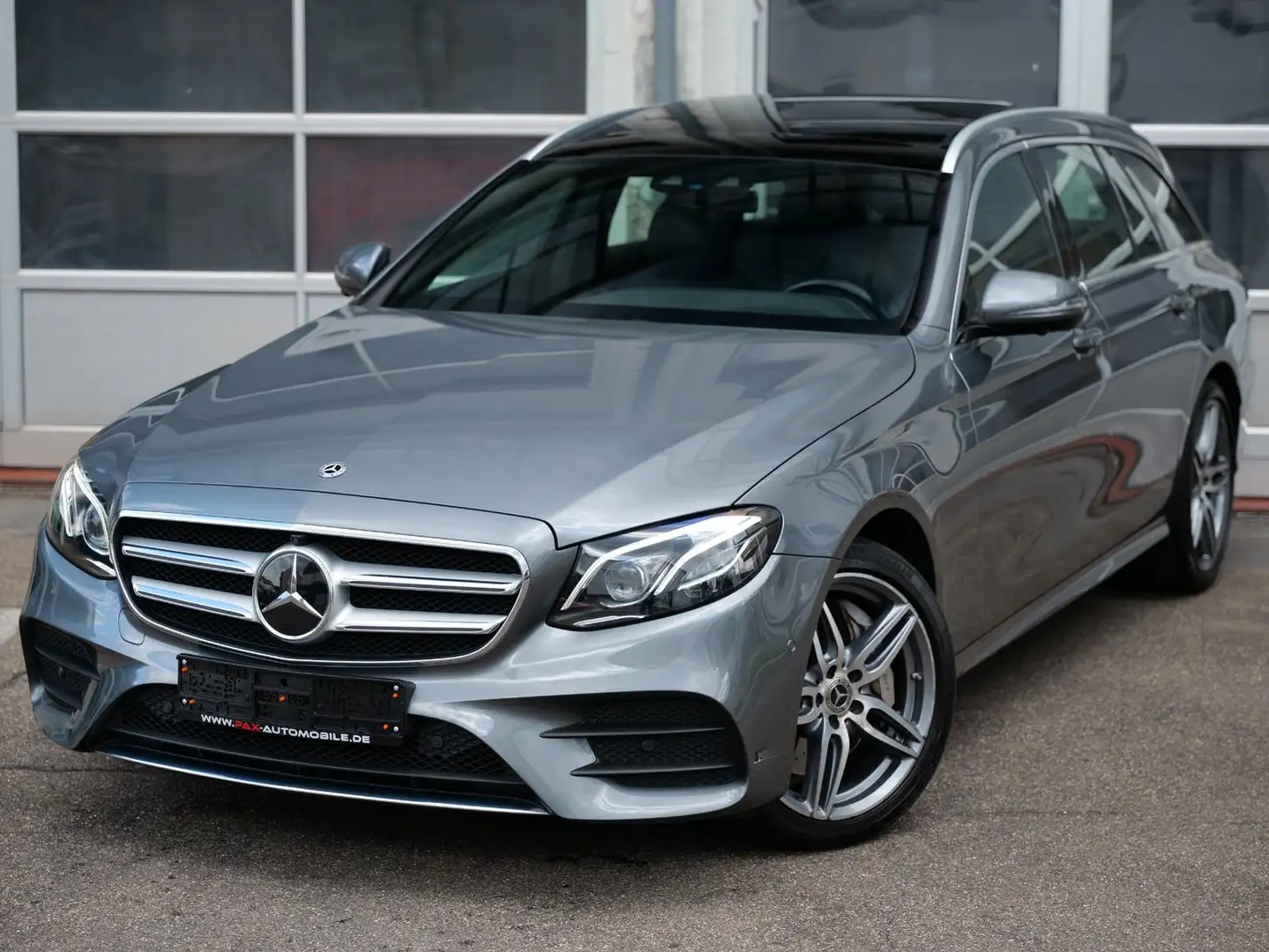 Mercedes-Benz E 400 E400d 4M AMG LINE+AIRMATIC+PANO+CARBON+NAPPA+360 Grijs - 1
