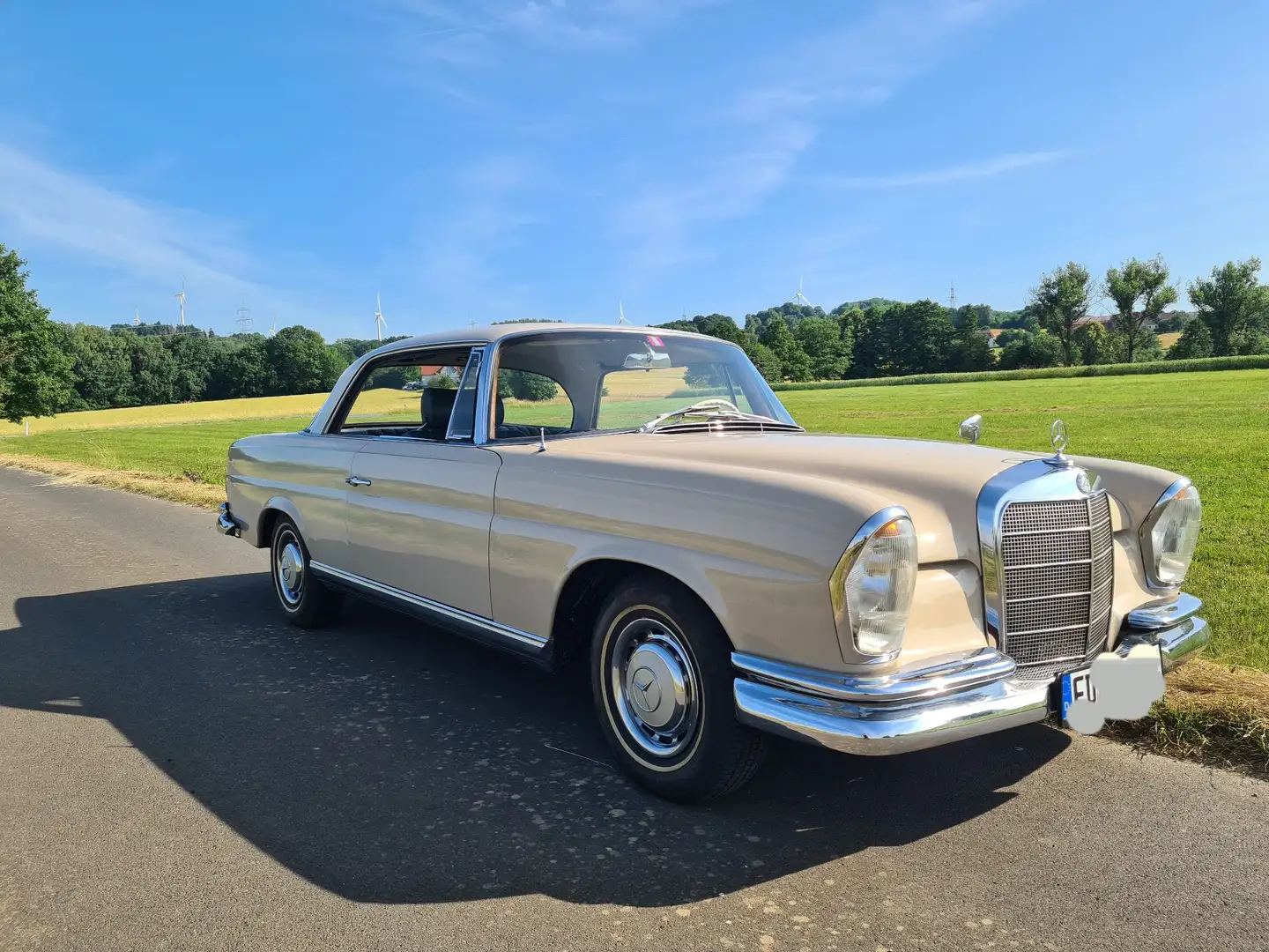 Mercedes-Benz 220 W 111 seb Coupe Бежевий - 1