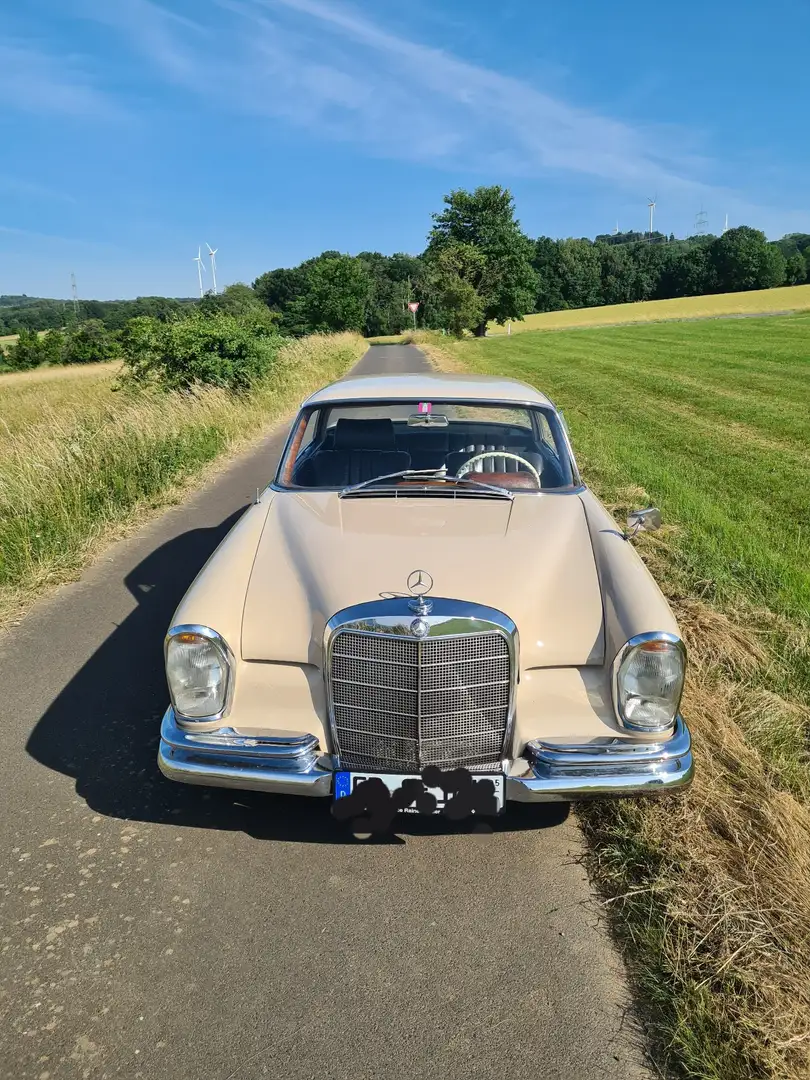 Mercedes-Benz 220 W 111 seb Coupe Бежевий - 2