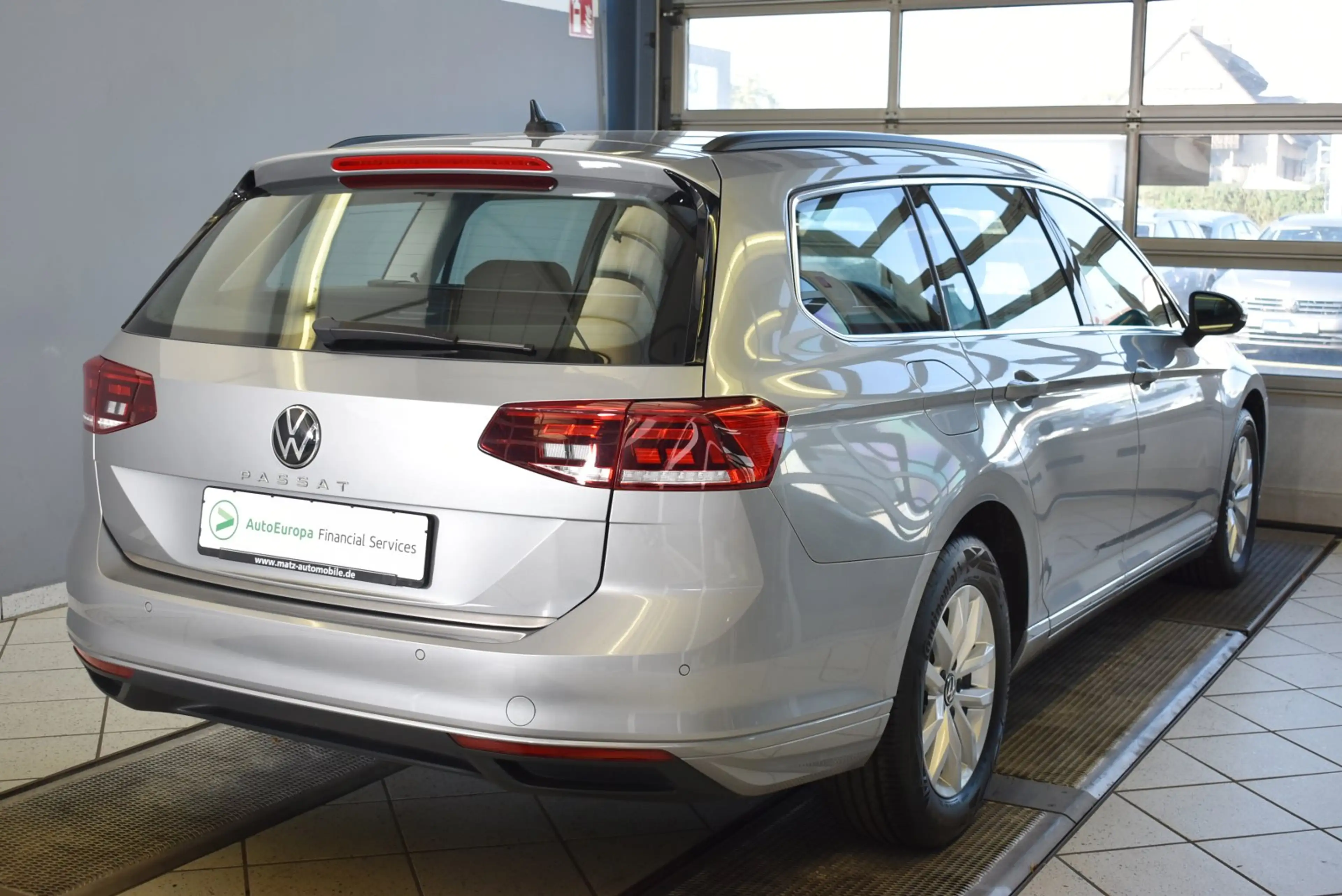 Volkswagen Passat Variant 2.0 TDI Business DSG*AHK*LED — photo 6