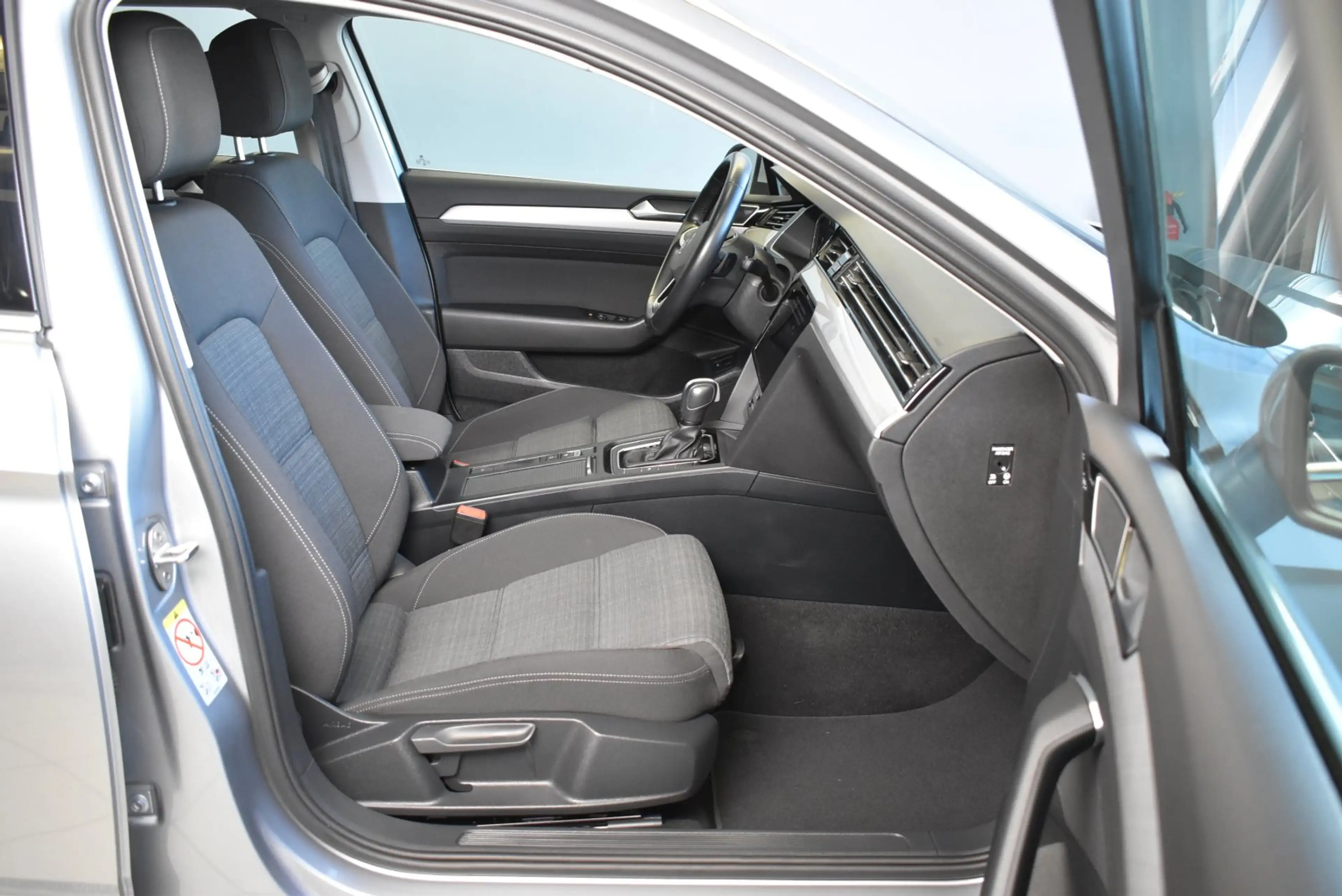 Volkswagen Passat Variant 2.0 TDI Business DSG*AHK*LED — photo 15