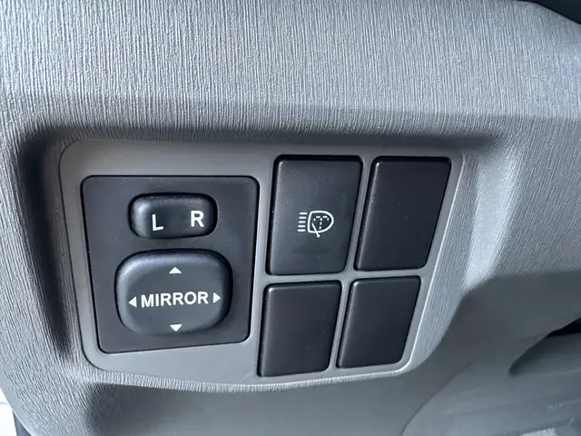 Toyota Prius view 13