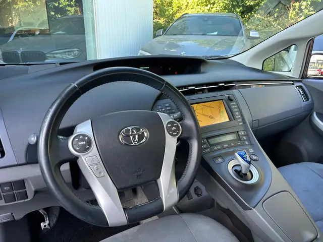 Toyota Prius view 6