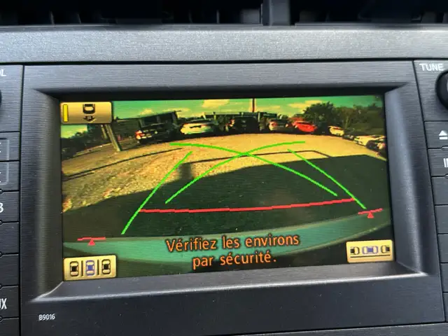 Toyota Prius view 9