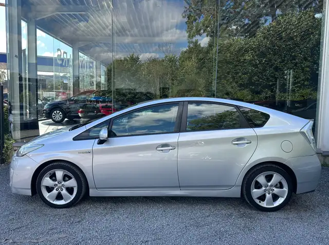 Toyota Prius view 2