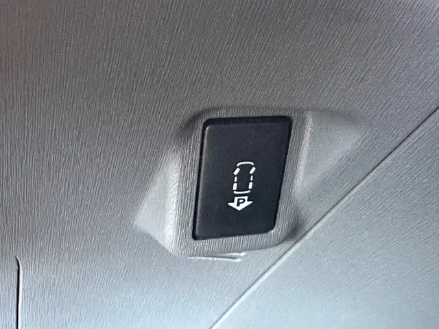 Toyota Prius view 14