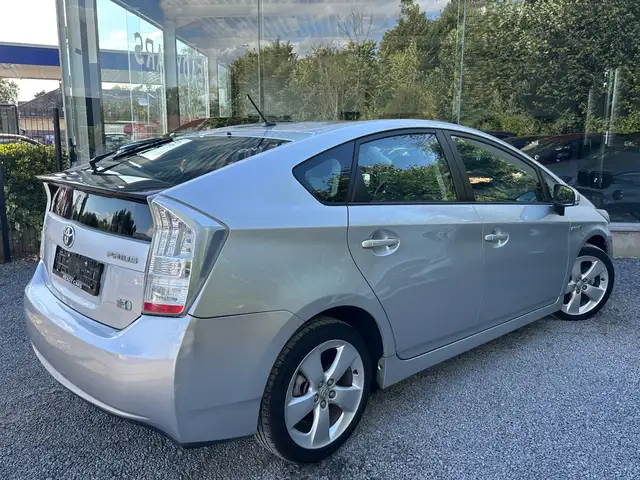 Toyota Prius view 3