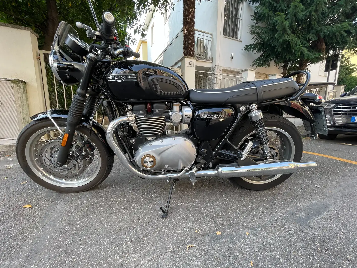 Triumph Bonneville T120 classic jet black Nero - 1