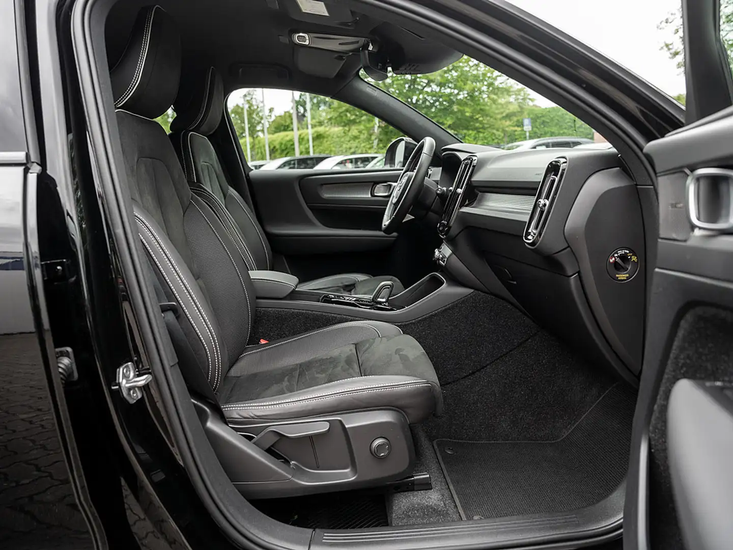 Volvo XC40 T5 R-Design Recharge Чёрный - 2