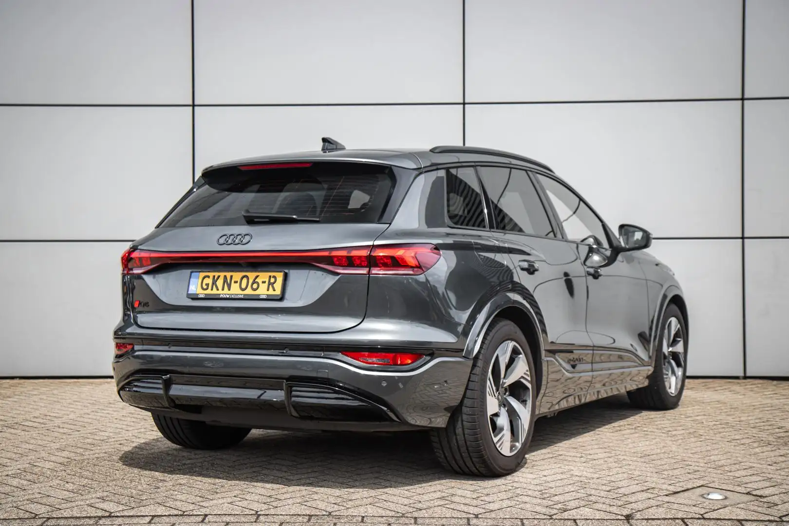 Audi Q6 e-tron 306pk S edition performance 100 kWh | Tech Grijs - 2