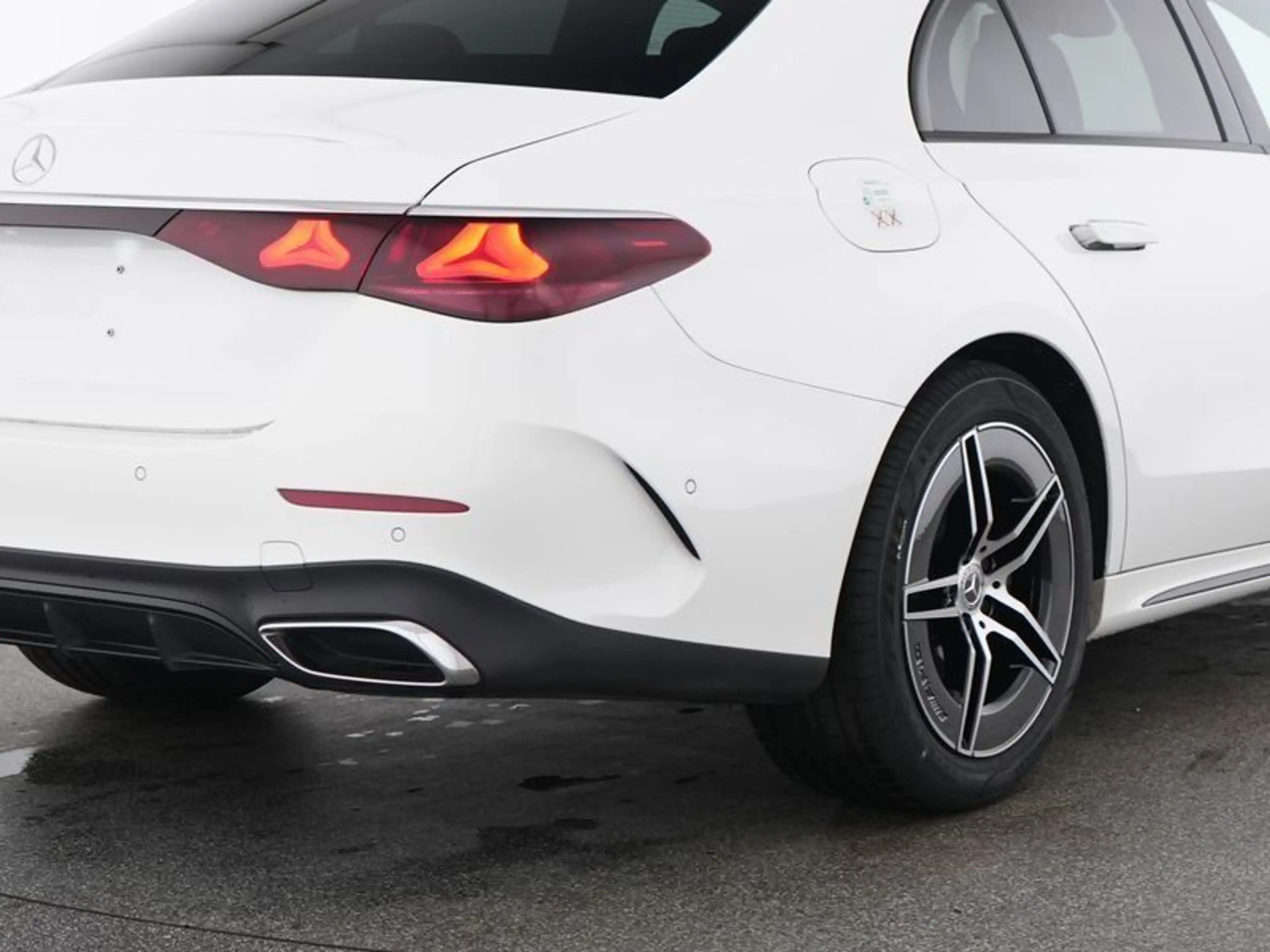 Mercedes-Benz E 220 d AMG Night-Paket Panorama DISTRONIC Totw — photo 4