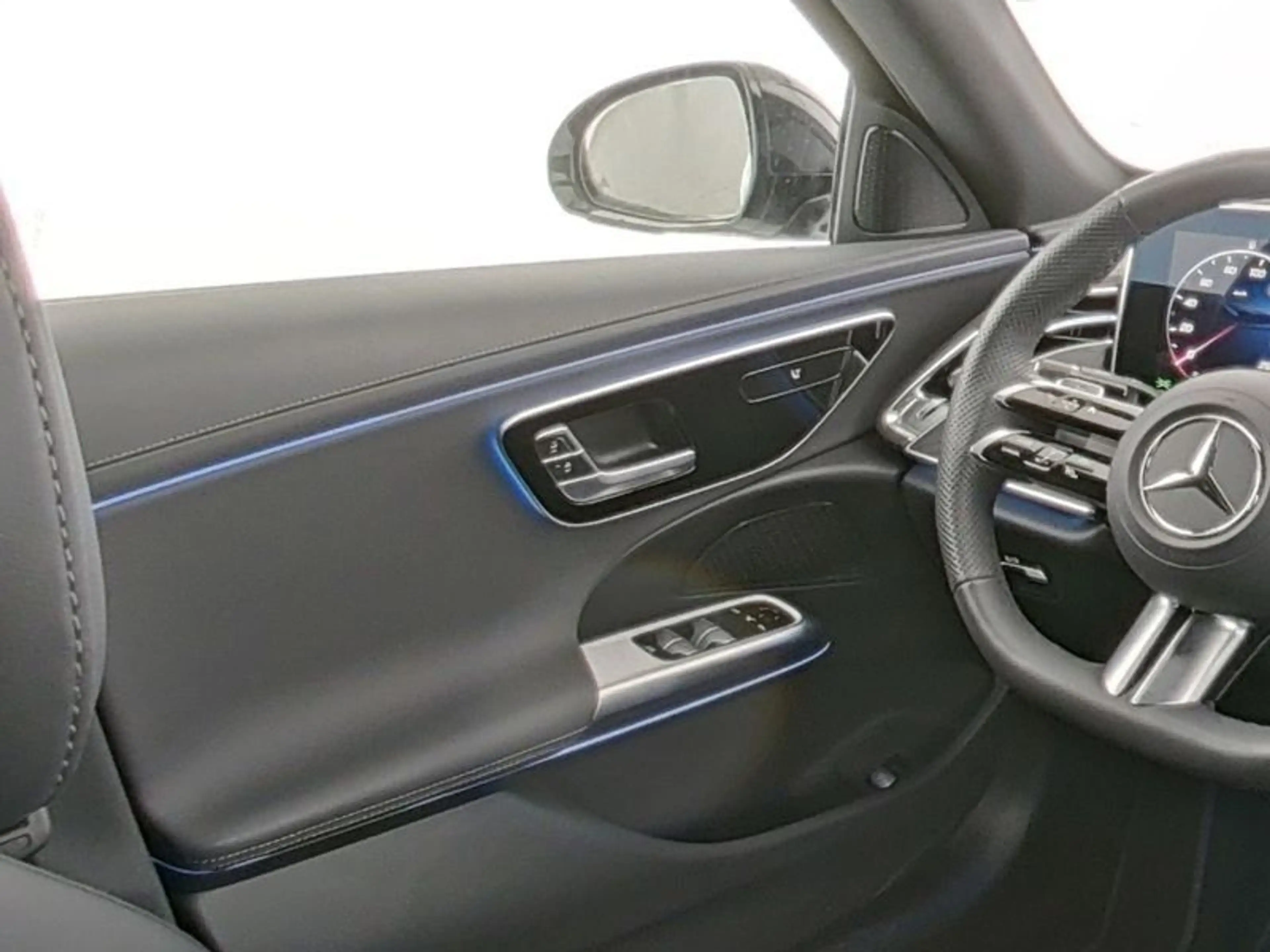Mercedes-Benz E 220 d AMG Night-Paket Panorama DISTRONIC Totw — photo 9