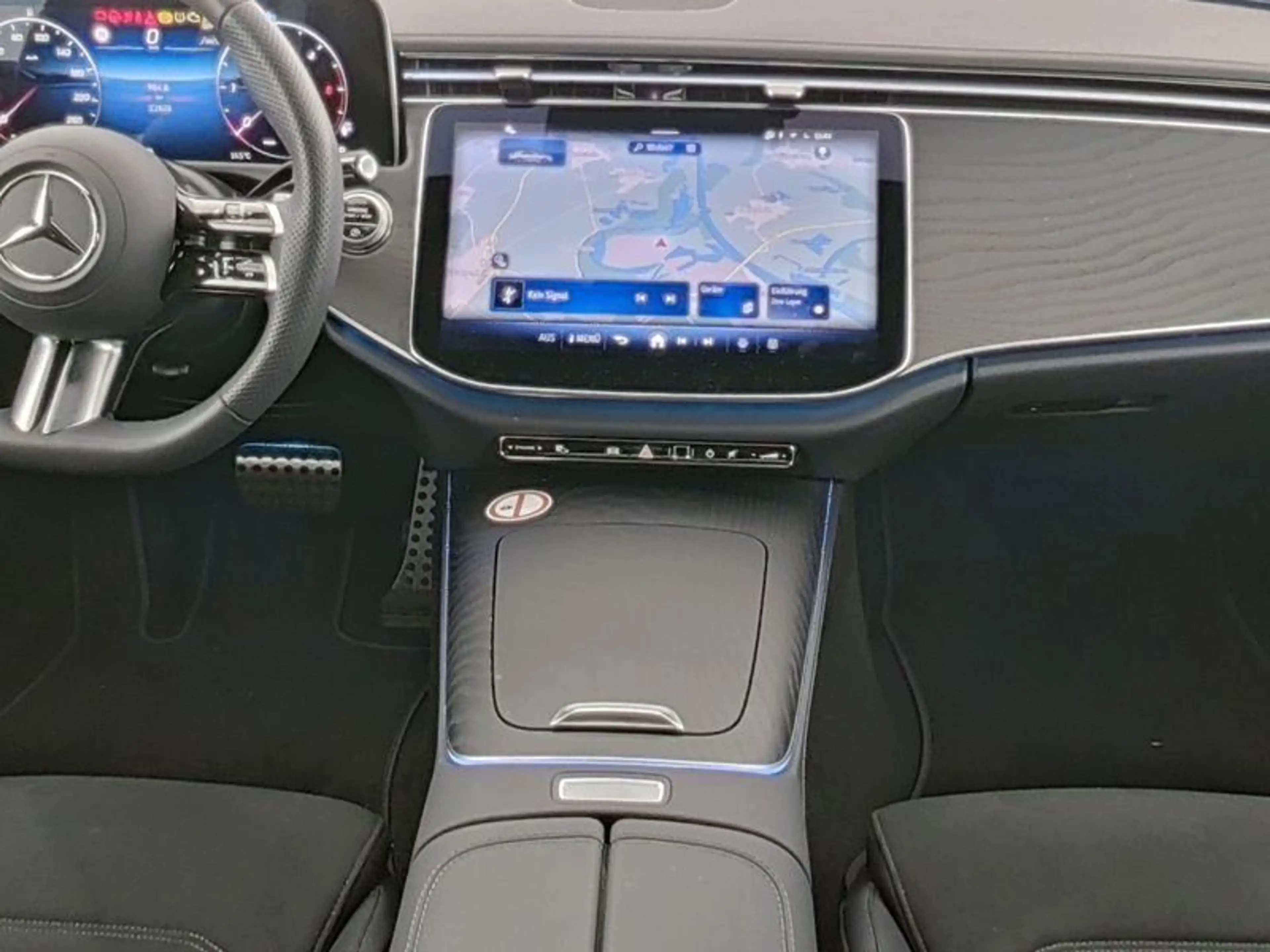 Mercedes-Benz E 220 d AMG Night-Paket Panorama DISTRONIC Totw — photo 7